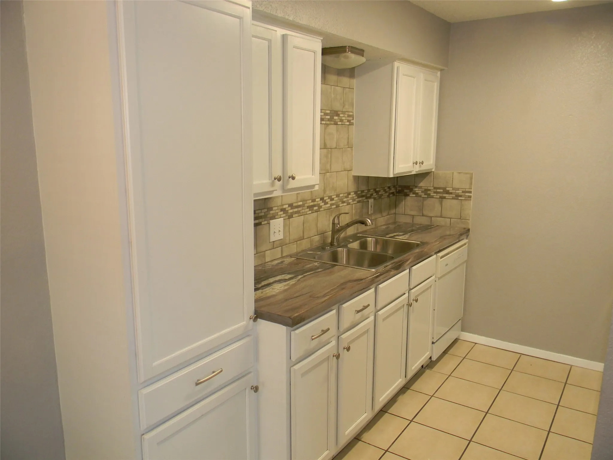 Duplex For Rent in Tarrant County , 7024 Crosstimbers Lane, North Richland Hills, Texas 76182, 2 Bedroom, 2 Bathroom, Garage spaces, 1,008 Sqft, built in 1983, mls#21350670, Real Estate Agent in North Richland Hills, Homes For Rent in Tarrant county, Homes For Rent in North Richland Hills, Realtor in North Richland Hills Texas, Real Estate Brokerage Independent Realty Texas, Luminita Cordes Realtor