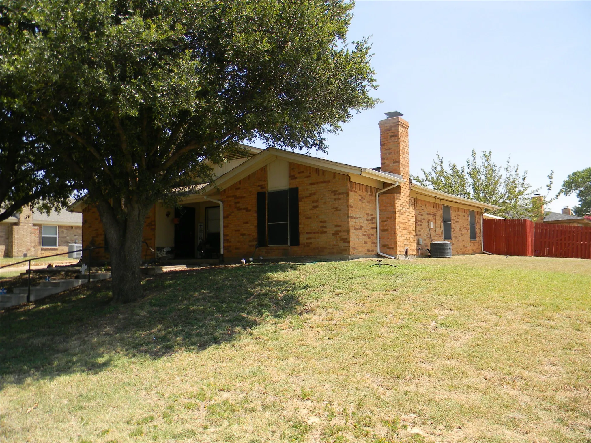 Duplex For Rent in Tarrant County , 7024 Crosstimbers Lane, North Richland Hills, Texas 76182, 2 Bedroom, 2 Bathroom, Garage spaces, 1,008 Sqft, built in 1983, mls#21350670, Real Estate Agent in North Richland Hills, Homes For Rent in Tarrant county, Homes For Rent in North Richland Hills, Realtor in North Richland Hills Texas, Real Estate Brokerage Independent Realty Texas, Luminita Cordes Realtor