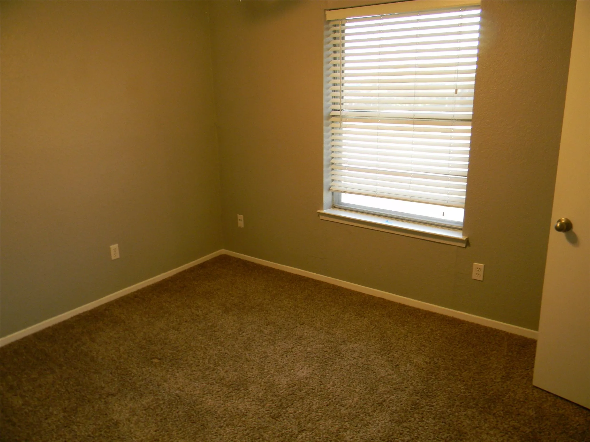 Duplex For Rent in Tarrant County , 7024 Crosstimbers Lane, North Richland Hills, Texas 76182, 2 Bedroom, 2 Bathroom, Garage spaces, 1,008 Sqft, built in 1983, mls#21350670, Real Estate Agent in North Richland Hills, Homes For Rent in Tarrant county, Homes For Rent in North Richland Hills, Realtor in North Richland Hills Texas, Real Estate Brokerage Independent Realty Texas, Luminita Cordes Realtor