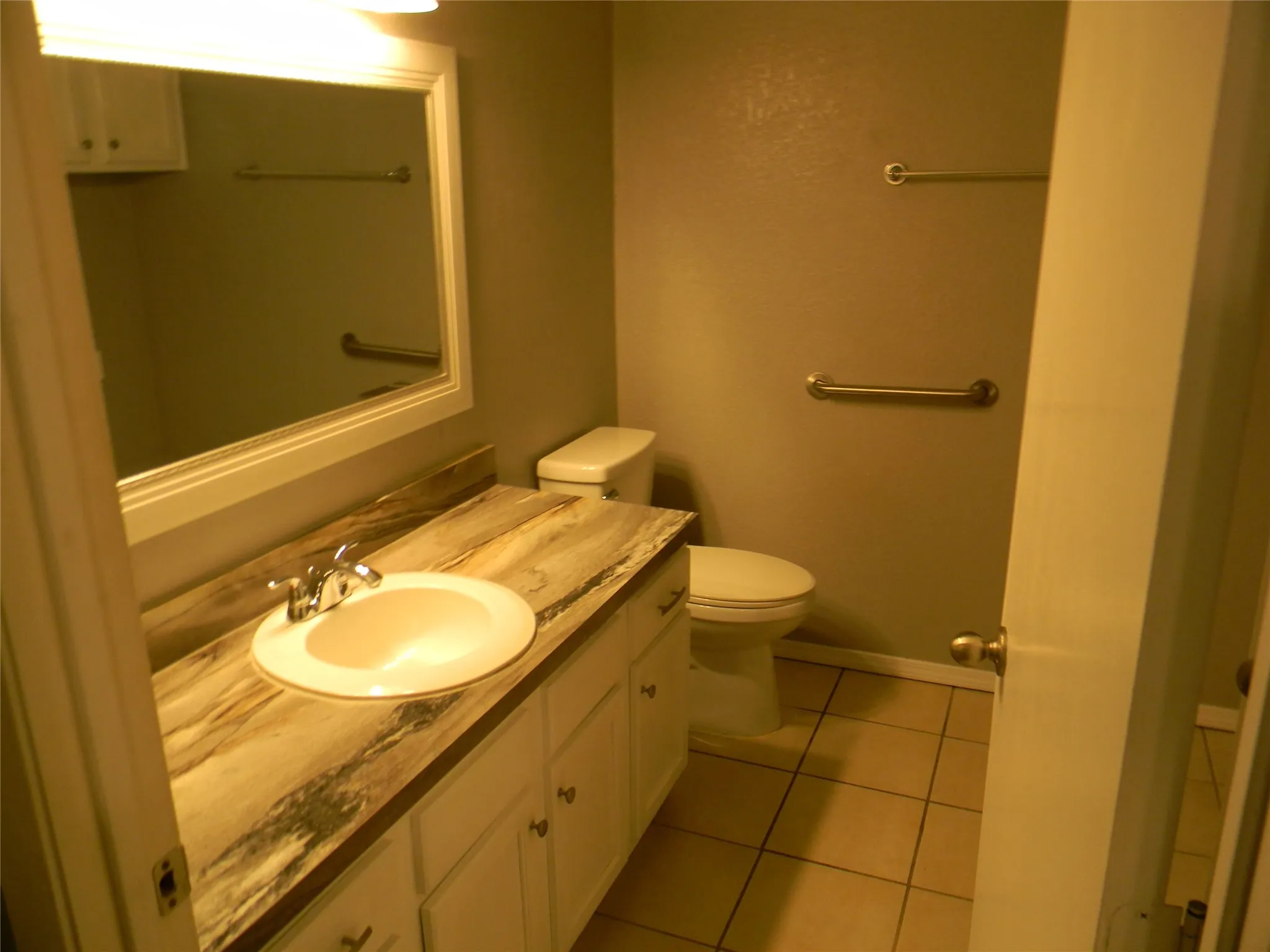 Duplex For Rent in Tarrant County , 7024 Crosstimbers Lane, North Richland Hills, Texas 76182, 2 Bedroom, 2 Bathroom, Garage spaces, 1,008 Sqft, built in 1983, mls#21350670, Real Estate Agent in North Richland Hills, Homes For Rent in Tarrant county, Homes For Rent in North Richland Hills, Realtor in North Richland Hills Texas, Real Estate Brokerage Independent Realty Texas, Luminita Cordes Realtor