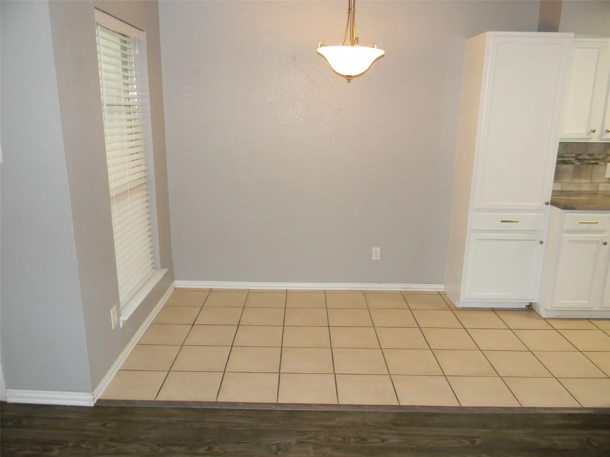 Duplex For Rent in Tarrant County , 7024 Crosstimbers Lane, North Richland Hills, Texas 76182, 2 Bedroom, 2 Bathroom, Garage spaces, 1,008 Sqft, built in 1983, mls#21350670, Real Estate Agent in North Richland Hills, Homes For Rent in Tarrant county, Homes For Rent in North Richland Hills, Realtor in North Richland Hills Texas, Real Estate Brokerage Independent Realty Texas, Luminita Cordes Realtor