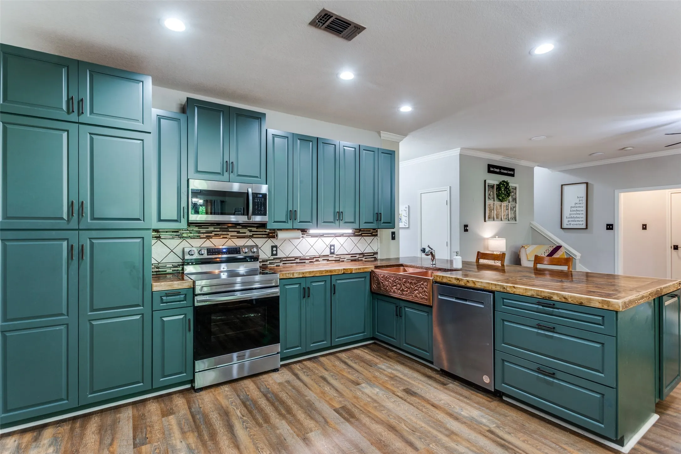 Single Family Residence For Sale in Wise County , 412 Paradise Canyon Circle, Paradise, Texas 76073, 5 Bedroom, 3 Bathroom, 2 Garage spaces, 2,528 Sqft, built in 1999, mls#21350672, Real Estate Agent in Paradise, Homes For Sale in Wise county, Homes For Sale in Paradise, Realtor in Paradise Texas, Real Estate Brokerage Independent Realty Texas, Luminita Cordes Realtor