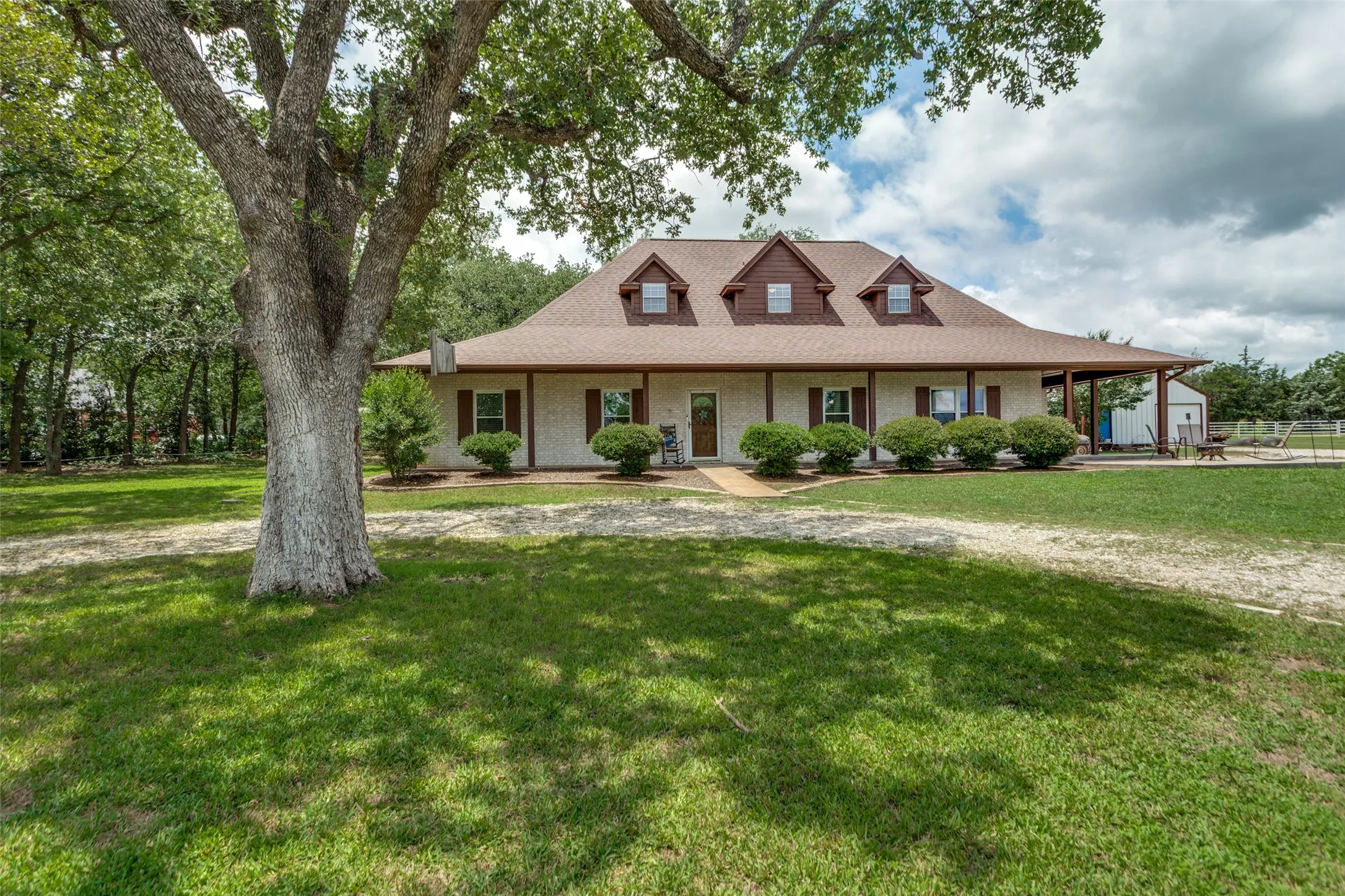 Single Family Residence For Sale in Wise County , 412 Paradise Canyon Circle, Paradise, Texas 76073, 5 Bedroom, 3 Bathroom, 2 Garage spaces, 2,528 Sqft, built in 1999, mls#21350672, Real Estate Agent in Paradise, Homes For Sale in Wise county, Homes For Sale in Paradise, Realtor in Paradise Texas, Real Estate Brokerage Independent Realty Texas, Luminita Cordes Realtor