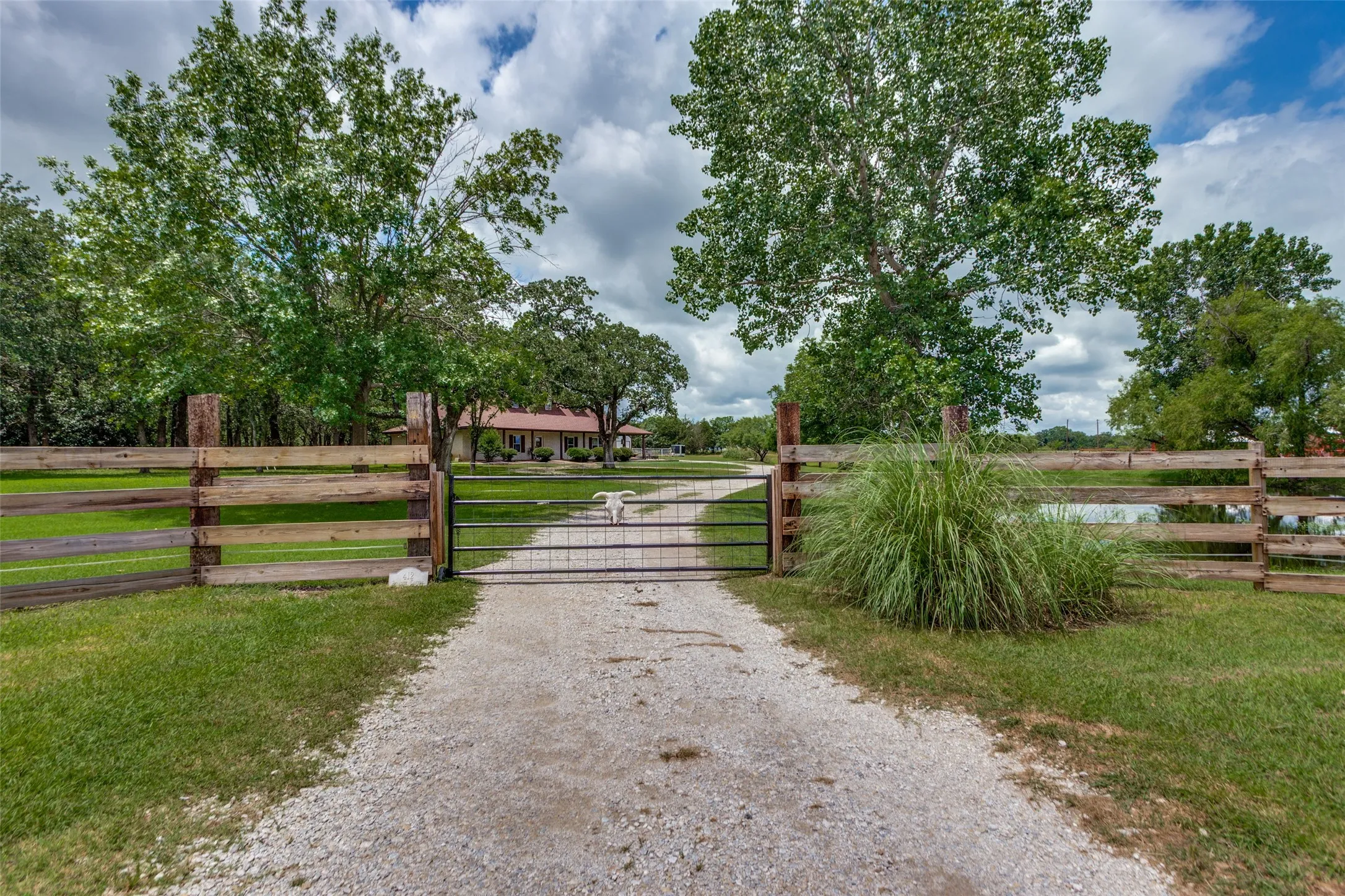 Single Family Residence For Sale in Wise County , 412 Paradise Canyon Circle, Paradise, Texas 76073, 5 Bedroom, 3 Bathroom, 2 Garage spaces, 2,528 Sqft, built in 1999, mls#21350672, Real Estate Agent in Paradise, Homes For Sale in Wise county, Homes For Sale in Paradise, Realtor in Paradise Texas, Real Estate Brokerage Independent Realty Texas, Luminita Cordes Realtor