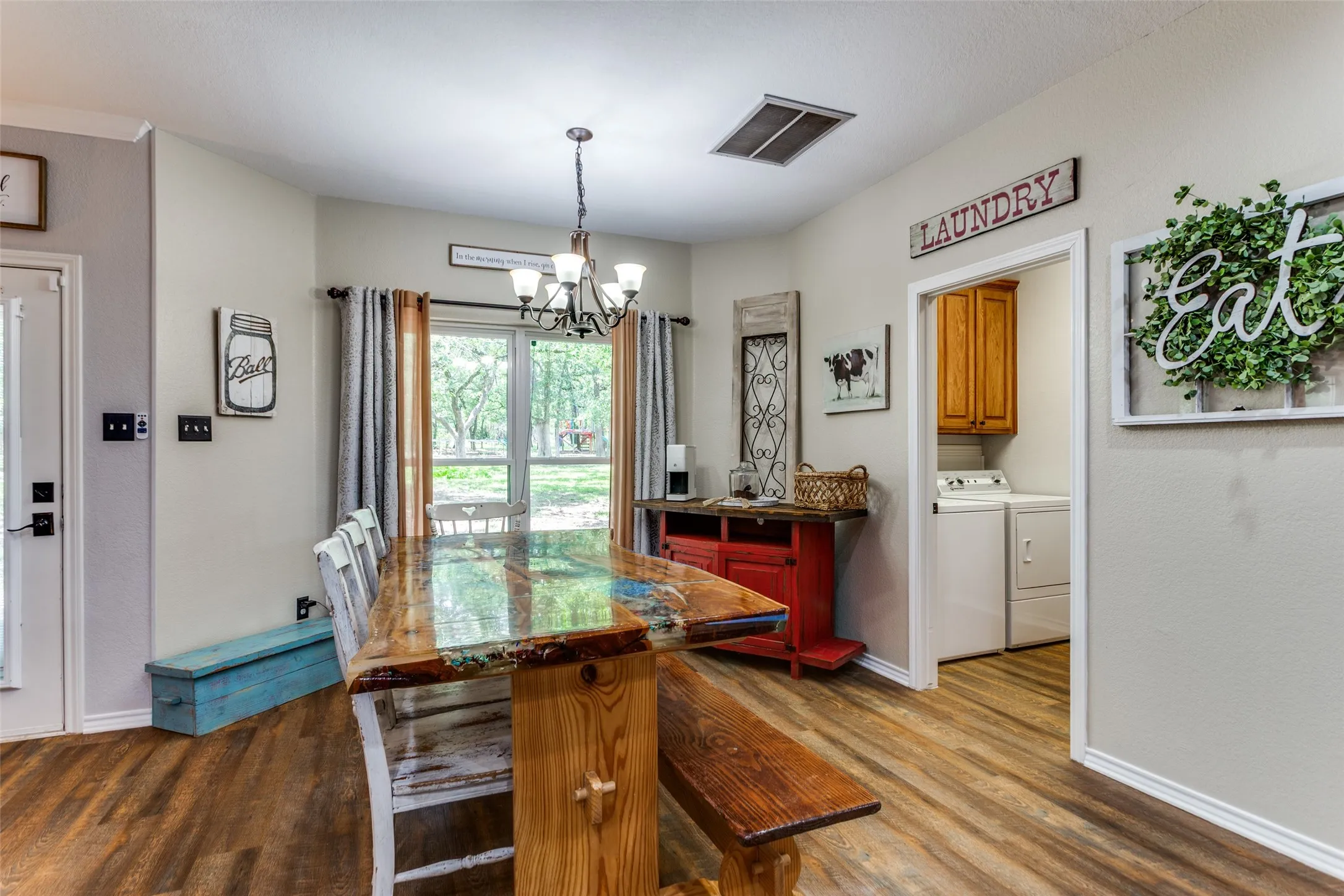 Single Family Residence For Sale in Wise County , 412 Paradise Canyon Circle, Paradise, Texas 76073, 5 Bedroom, 3 Bathroom, 2 Garage spaces, 2,528 Sqft, built in 1999, mls#21350672, Real Estate Agent in Paradise, Homes For Sale in Wise county, Homes For Sale in Paradise, Realtor in Paradise Texas, Real Estate Brokerage Independent Realty Texas, Luminita Cordes Realtor