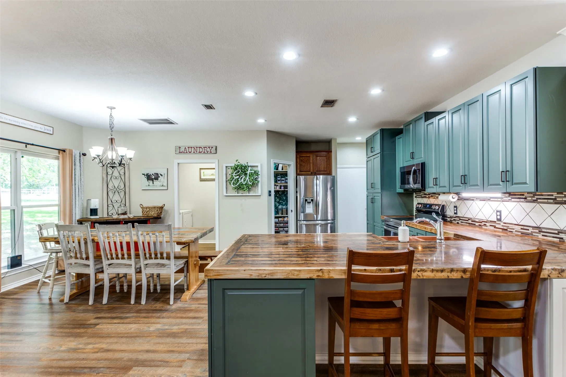Single Family Residence For Sale in Wise County , 412 Paradise Canyon Circle, Paradise, Texas 76073, 5 Bedroom, 3 Bathroom, 2 Garage spaces, 2,528 Sqft, built in 1999, mls#21350672, Real Estate Agent in Paradise, Homes For Sale in Wise county, Homes For Sale in Paradise, Realtor in Paradise Texas, Real Estate Brokerage Independent Realty Texas, Luminita Cordes Realtor