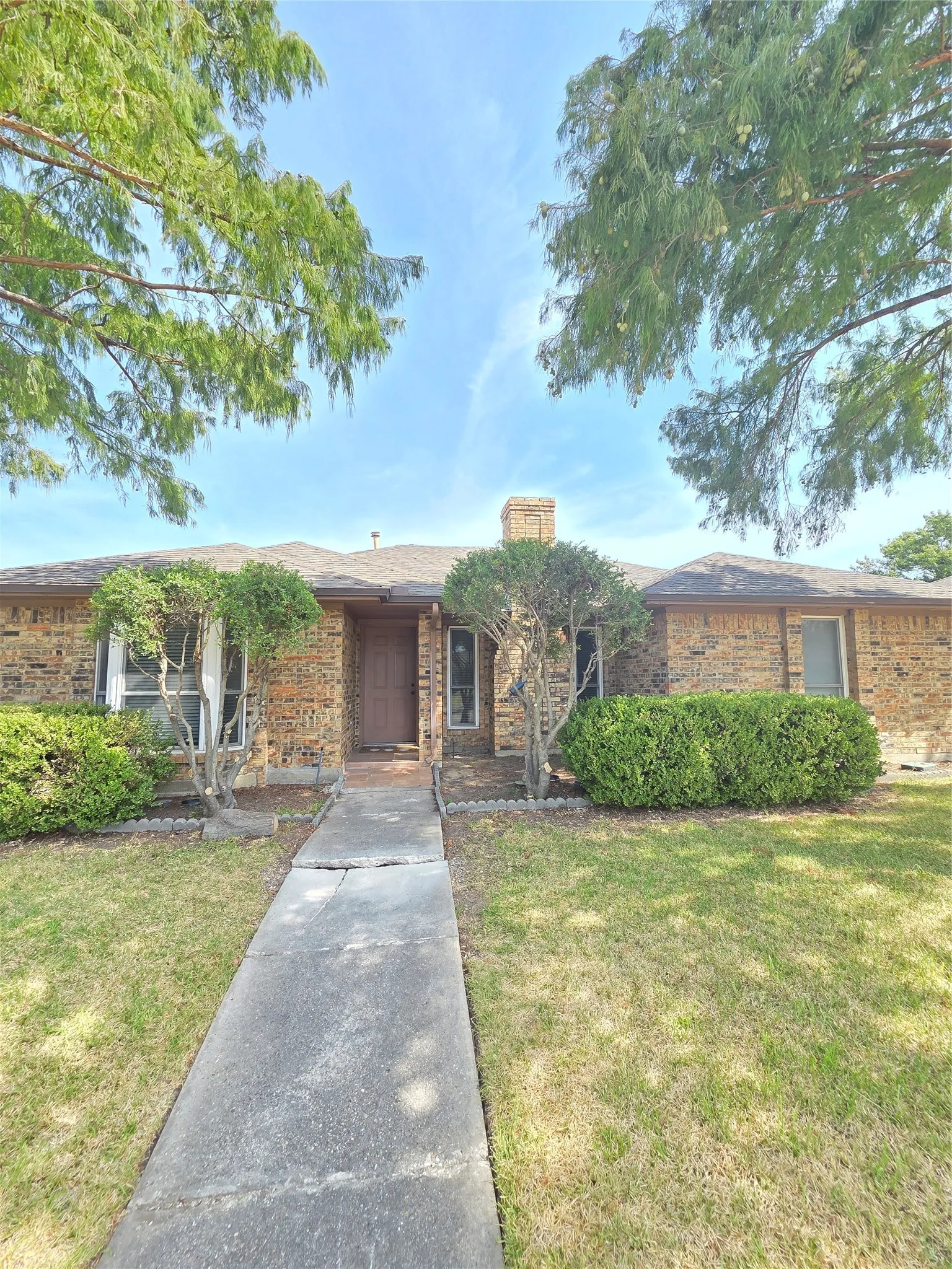 Single Family Residence For Rent in Denton County , 2011 Stradivarius Lane, Carrollton, Texas 75007, 3 Bedroom, 2 Bathroom, 2 Garage spaces, 1,419 Sqft, built in 1983, mls#21350615, Real Estate Agent in Carrollton, Homes For Rent in Denton county, Homes For Rent in Carrollton, Realtor in Carrollton Texas, Real Estate Brokerage Independent Realty Texas, Luminita Cordes Realtor