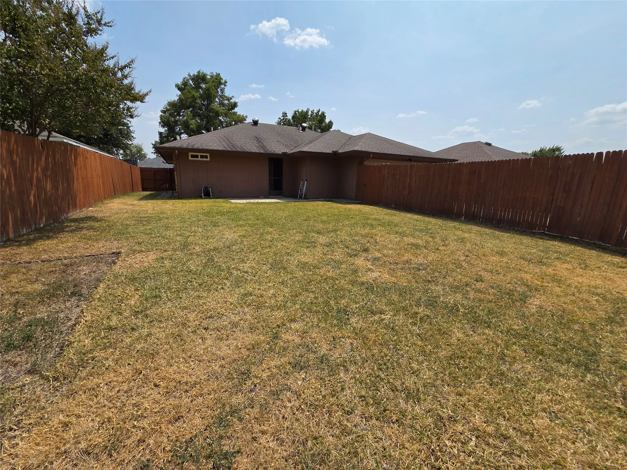 Single Family Residence For Rent in Denton County , 2011 Stradivarius Lane, Carrollton, Texas 75007, 3 Bedroom, 2 Bathroom, 2 Garage spaces, 1,419 Sqft, built in 1983, mls#21350615, Real Estate Agent in Carrollton, Homes For Rent in Denton county, Homes For Rent in Carrollton, Realtor in Carrollton Texas, Real Estate Brokerage Independent Realty Texas, Luminita Cordes Realtor