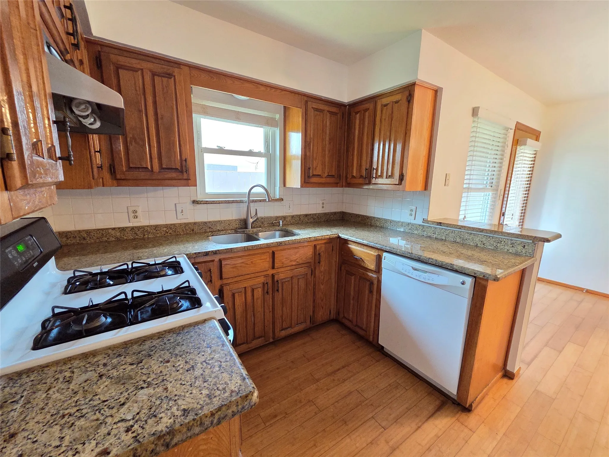 Single Family Residence For Rent in Denton County , 2011 Stradivarius Lane, Carrollton, Texas 75007, 3 Bedroom, 2 Bathroom, 2 Garage spaces, 1,419 Sqft, built in 1983, mls#21350615, Real Estate Agent in Carrollton, Homes For Rent in Denton county, Homes For Rent in Carrollton, Realtor in Carrollton Texas, Real Estate Brokerage Independent Realty Texas, Luminita Cordes Realtor