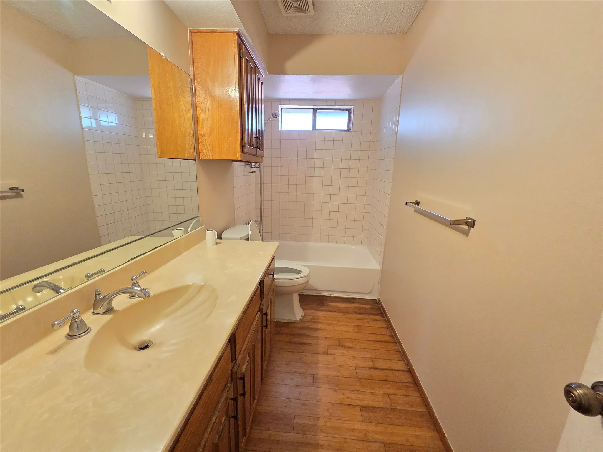 Single Family Residence For Rent in Denton County , 2011 Stradivarius Lane, Carrollton, Texas 75007, 3 Bedroom, 2 Bathroom, 2 Garage spaces, 1,419 Sqft, built in 1983, mls#21350615, Real Estate Agent in Carrollton, Homes For Rent in Denton county, Homes For Rent in Carrollton, Realtor in Carrollton Texas, Real Estate Brokerage Independent Realty Texas, Luminita Cordes Realtor