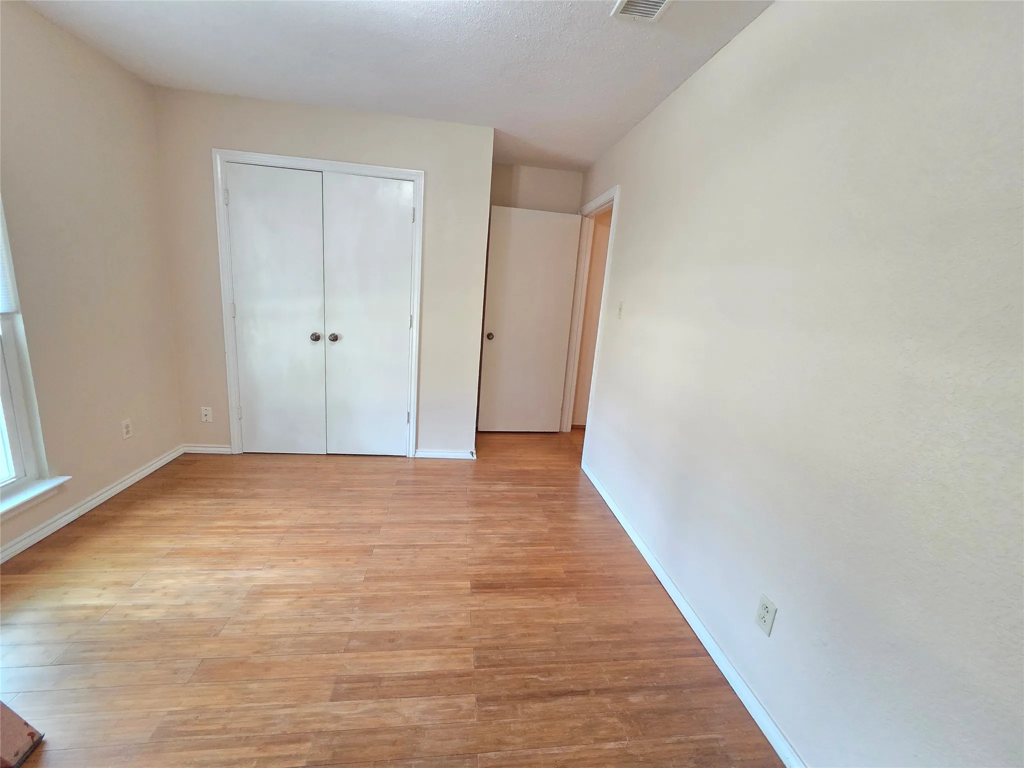 Single Family Residence For Rent in Denton County , 2011 Stradivarius Lane, Carrollton, Texas 75007, 3 Bedroom, 2 Bathroom, 2 Garage spaces, 1,419 Sqft, built in 1983, mls#21350615, Real Estate Agent in Carrollton, Homes For Rent in Denton county, Homes For Rent in Carrollton, Realtor in Carrollton Texas, Real Estate Brokerage Independent Realty Texas, Luminita Cordes Realtor