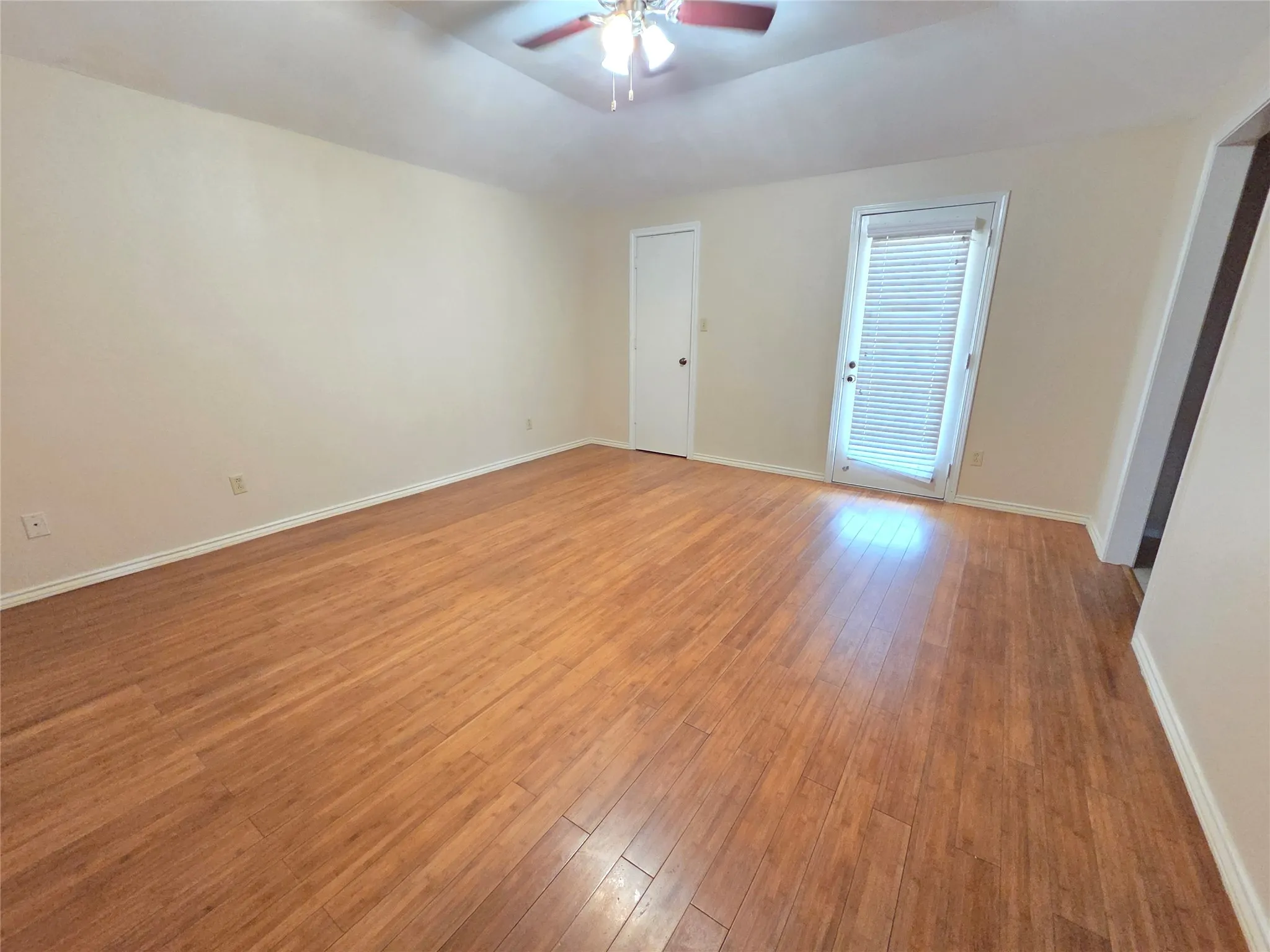 Single Family Residence For Rent in Denton County , 2011 Stradivarius Lane, Carrollton, Texas 75007, 3 Bedroom, 2 Bathroom, 2 Garage spaces, 1,419 Sqft, built in 1983, mls#21350615, Real Estate Agent in Carrollton, Homes For Rent in Denton county, Homes For Rent in Carrollton, Realtor in Carrollton Texas, Real Estate Brokerage Independent Realty Texas, Luminita Cordes Realtor