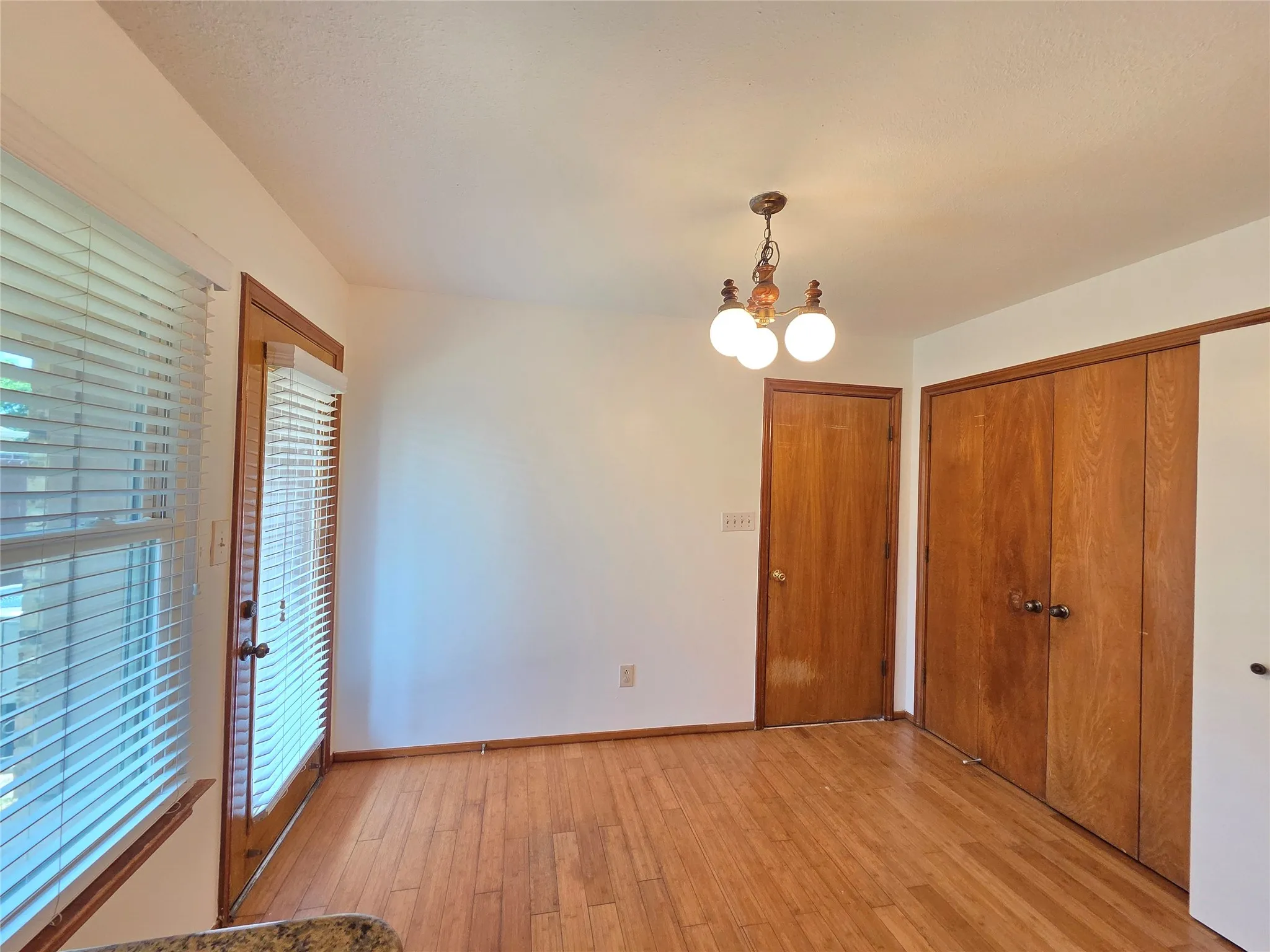 Single Family Residence For Rent in Denton County , 2011 Stradivarius Lane, Carrollton, Texas 75007, 3 Bedroom, 2 Bathroom, 2 Garage spaces, 1,419 Sqft, built in 1983, mls#21350615, Real Estate Agent in Carrollton, Homes For Rent in Denton county, Homes For Rent in Carrollton, Realtor in Carrollton Texas, Real Estate Brokerage Independent Realty Texas, Luminita Cordes Realtor