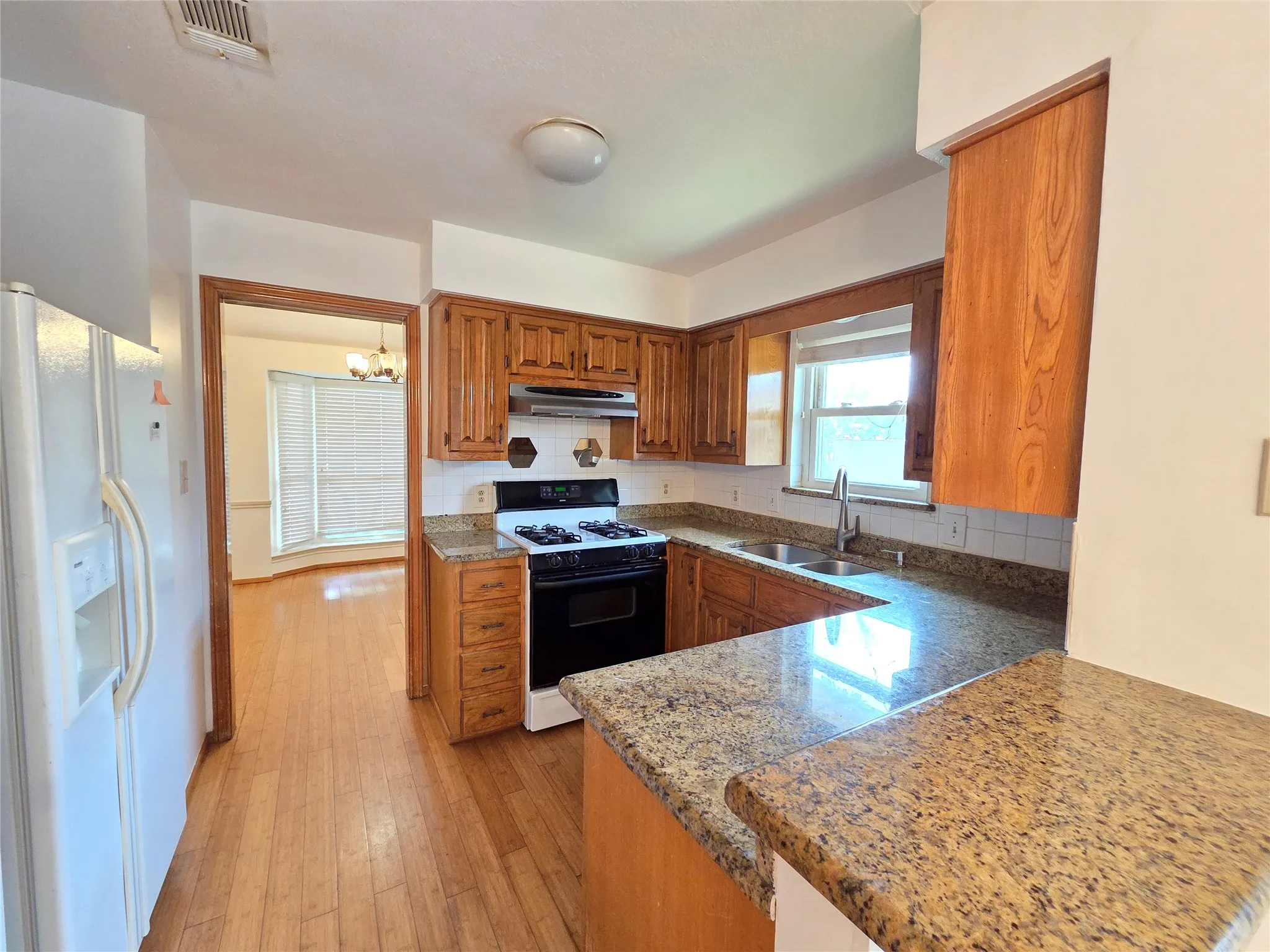 Single Family Residence For Rent in Denton County , 2011 Stradivarius Lane, Carrollton, Texas 75007, 3 Bedroom, 2 Bathroom, 2 Garage spaces, 1,419 Sqft, built in 1983, mls#21350615, Real Estate Agent in Carrollton, Homes For Rent in Denton county, Homes For Rent in Carrollton, Realtor in Carrollton Texas, Real Estate Brokerage Independent Realty Texas, Luminita Cordes Realtor