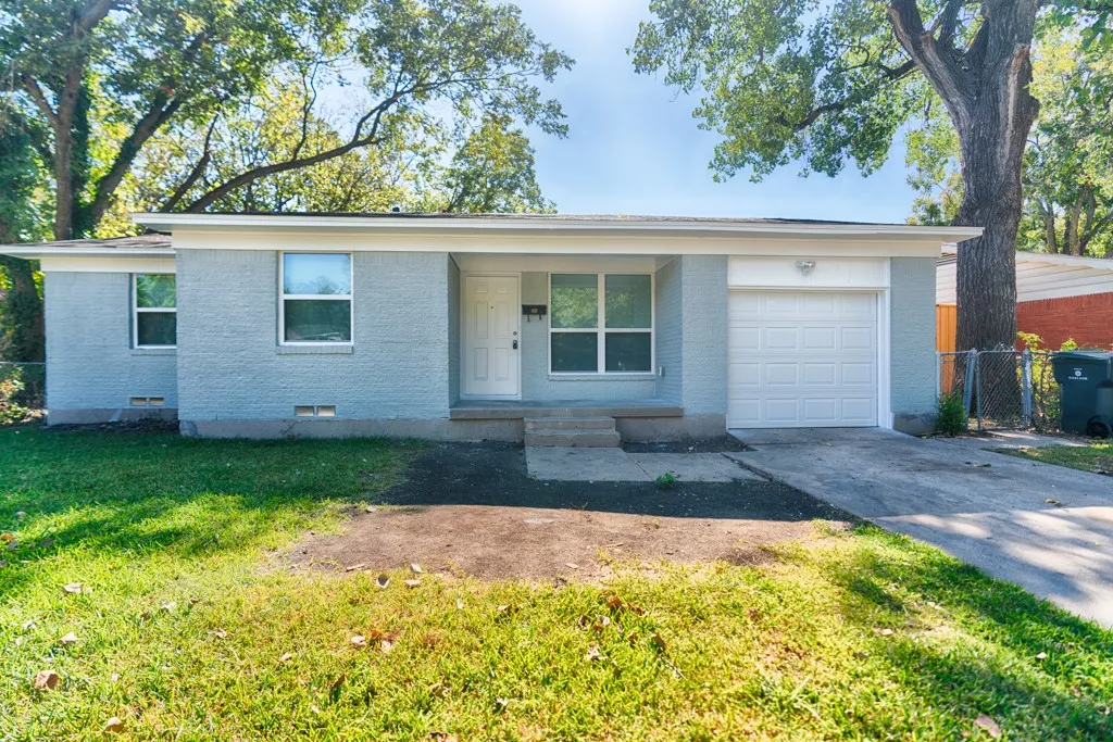 Single Family Residence For Rent in Dallas County , 2714 Maple Drive, Garland, Texas 75042, 3 Bedroom, 2 Bathroom, 1 Garage spaces, 1,424 Sqft, built in 1957, mls#21350667, Real Estate Agent in Garland, Homes For Rent in Dallas county, Homes For Rent in Garland, Realtor in Garland Texas, Real Estate Brokerage Independent Realty Texas, Luminita Cordes Realtor