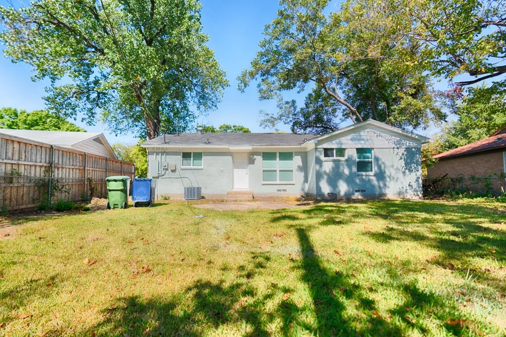 Single Family Residence For Rent in Dallas County , 2714 Maple Drive, Garland, Texas 75042, 3 Bedroom, 2 Bathroom, 1 Garage spaces, 1,424 Sqft, built in 1957, mls#21350667, Real Estate Agent in Garland, Homes For Rent in Dallas county, Homes For Rent in Garland, Realtor in Garland Texas, Real Estate Brokerage Independent Realty Texas, Luminita Cordes Realtor