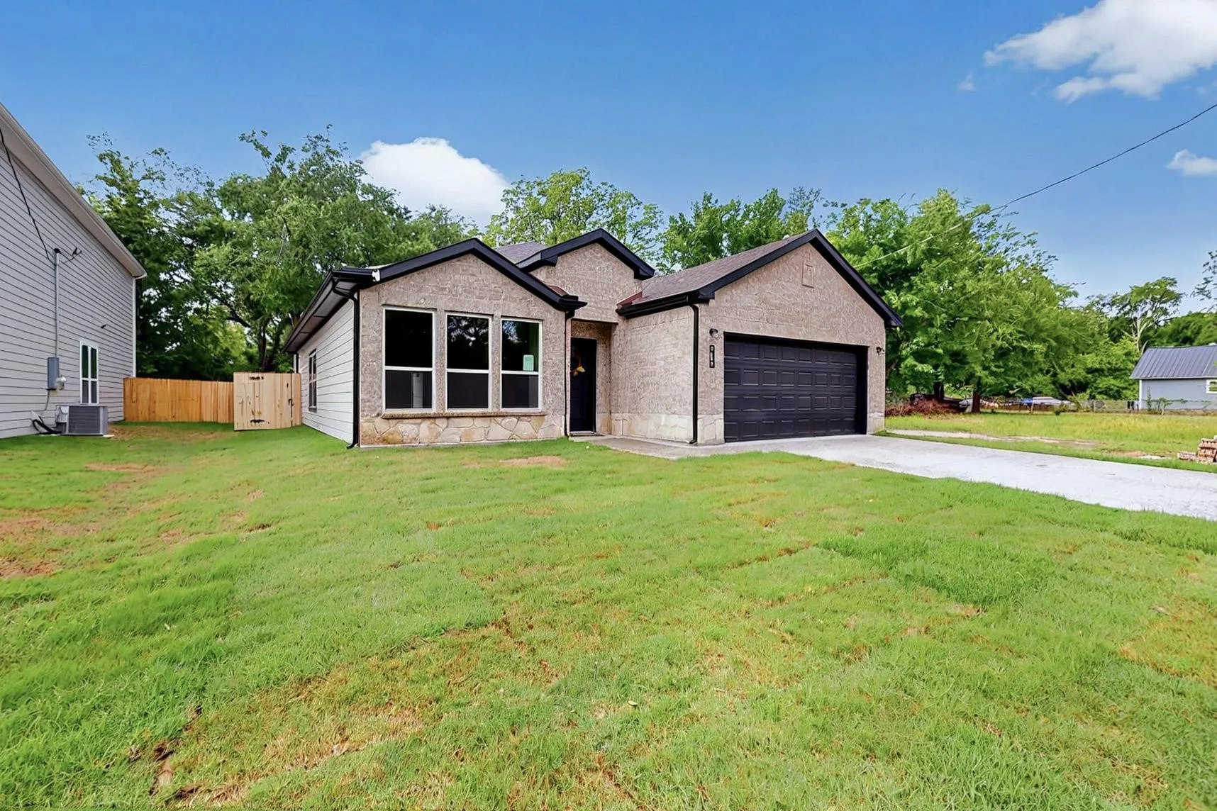 Single Family Residence For Sale in Hopkins County , 415 Martin Luther King Jr Street, Sulphur Springs, Texas 75482, 3 Bedroom, 2 Bathroom, 2 Garage spaces, 1,589 Sqft, built in 2025, mls#21349168, Real Estate Agent in Sulphur Springs, Homes For Sale in Hopkins county, Homes For Sale in Sulphur Springs, Realtor in Sulphur Springs Texas, Real Estate Brokerage Independent Realty Texas, Luminita Cordes Realtor