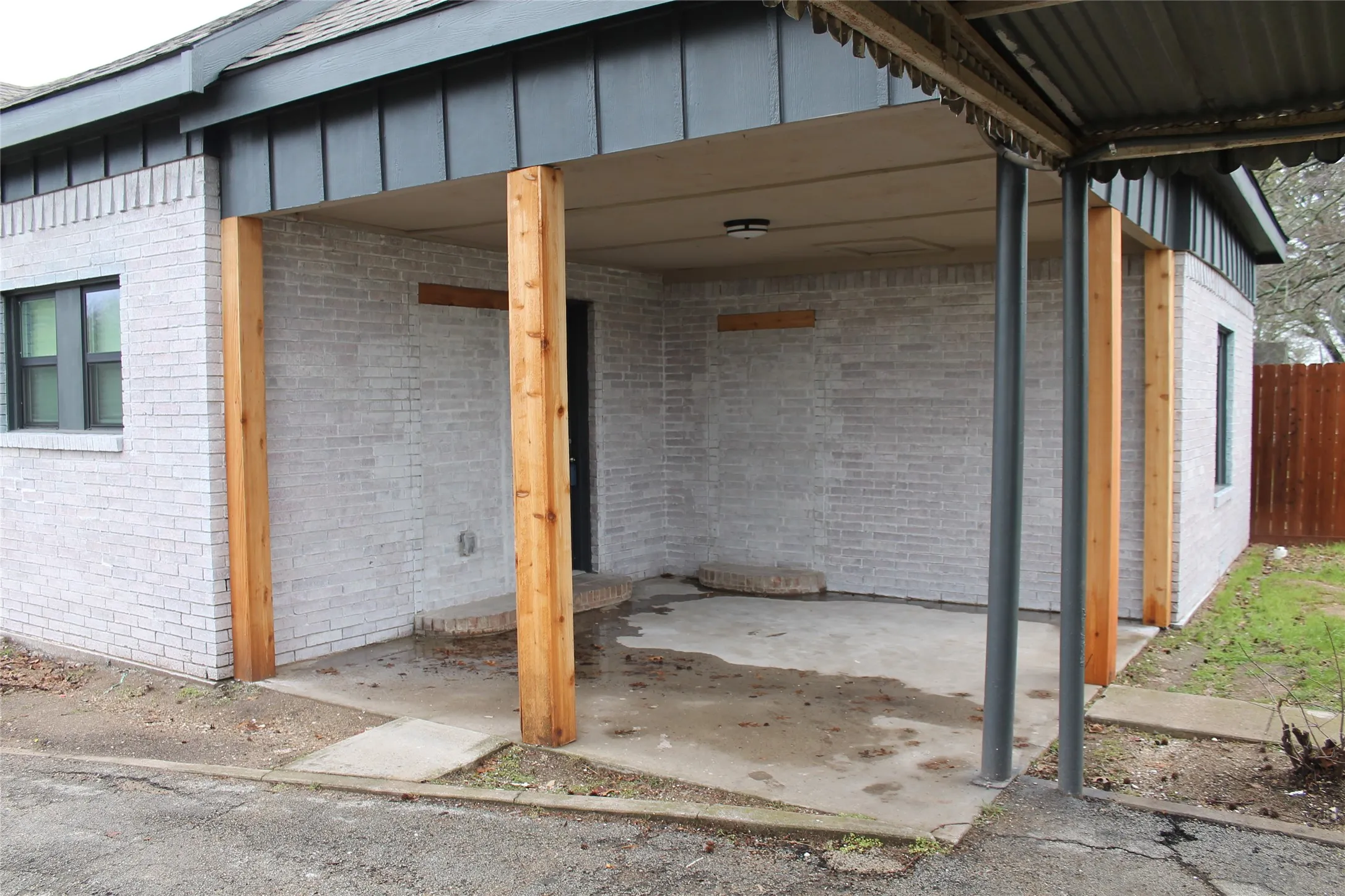 Single Family Residence For Sale in Wise County , 104 S Hubbard Street 3 Lots, Alvord, Texas 76225, 3 Bedroom, 2 Bathroom, Garage spaces, 1,160 Sqft, built in 2025, mls#21350678, Real Estate Agent in Alvord, Homes For Sale in Wise county, Homes For Sale in Alvord, Realtor in Alvord Texas, Real Estate Brokerage Independent Realty Texas, Luminita Cordes Realtor