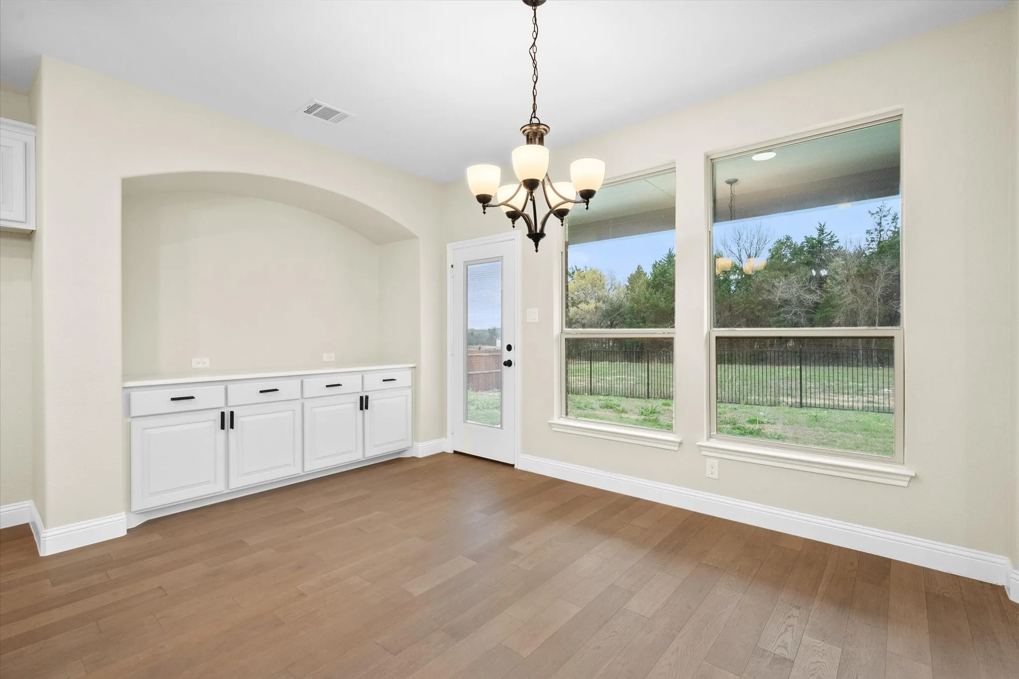 Single Family Residence For Rent in Ellis County , 4434 Verbena Street, Midlothian, Texas 76065, 4 Bedroom, 3 Bathroom, 2 Garage spaces, 2,970 Sqft, built in 2023, mls#21349566, Real Estate Agent in Midlothian, Homes For Rent in Ellis county, Homes For Rent in Midlothian, Realtor in Midlothian Texas, Real Estate Brokerage Independent Realty Texas, Luminita Cordes Realtor