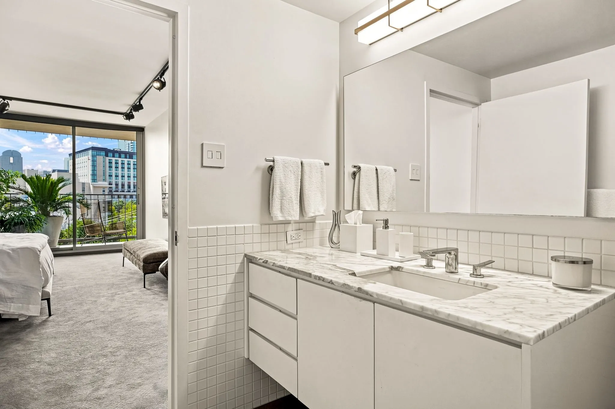 Condominium For Sale in Dallas County , 3310 Fairmount Street 10F, Dallas, Texas 75201, 2 Bedroom, 2 Bathroom, 2 Garage spaces, 2,069 Sqft, built in 1964, mls#21347018, Real Estate Agent in Dallas, Homes For Sale in Dallas county, Homes For Sale in Dallas, Realtor in Dallas Texas, Real Estate Brokerage Independent Realty Texas, Luminita Cordes Realtor