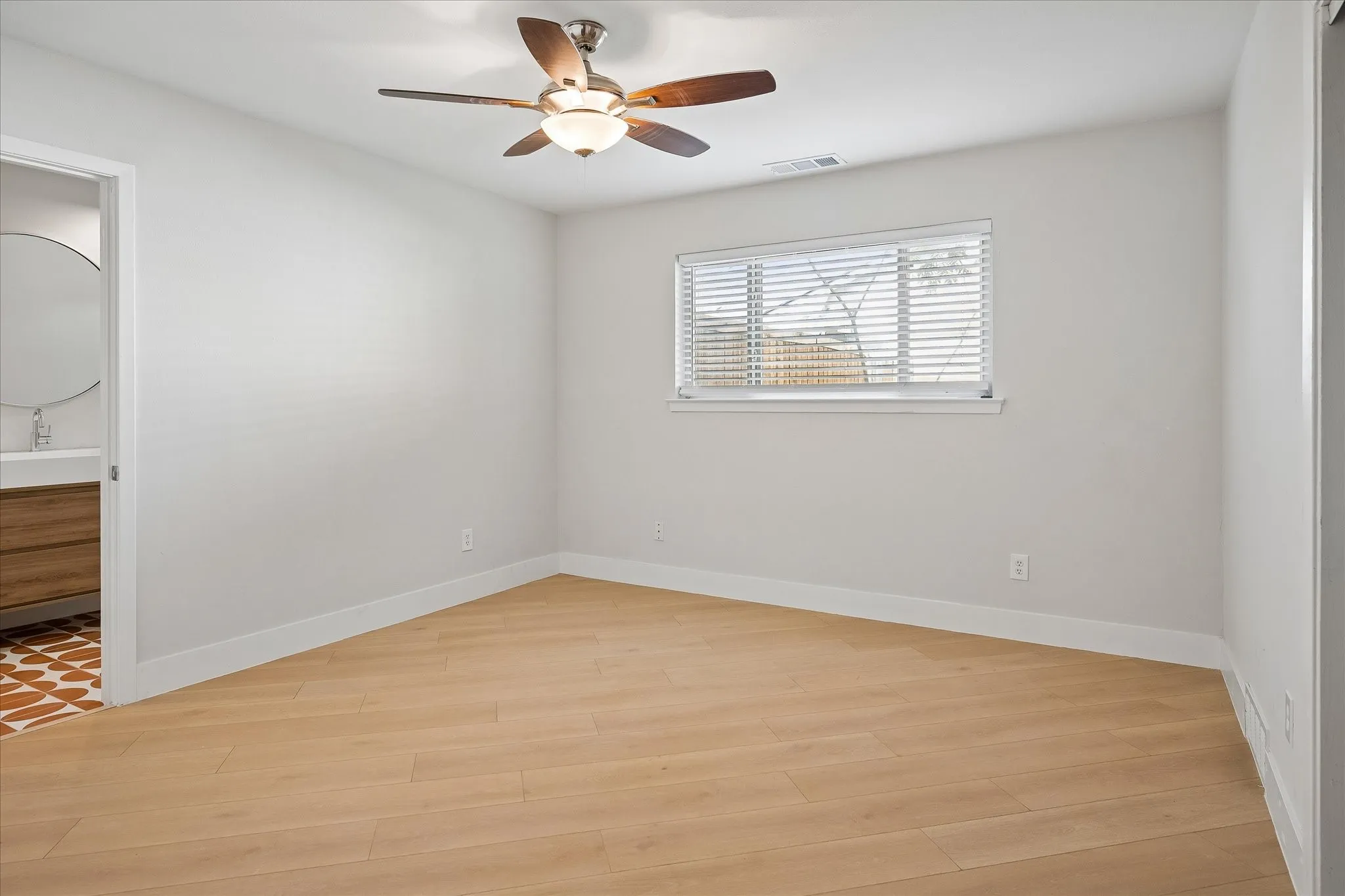 Single Family Residence For Sale in Dallas County , 3237 Timberview Road, Dallas, Texas 75229, 3 Bedroom, 3 Bathroom, 2 Garage spaces, 2,145 Sqft, built in 1962, mls#21350230, Real Estate Agent in Dallas, Homes For Sale in Dallas county, Homes For Sale in Dallas, Realtor in Dallas Texas, Real Estate Brokerage Independent Realty Texas, Luminita Cordes Realtor