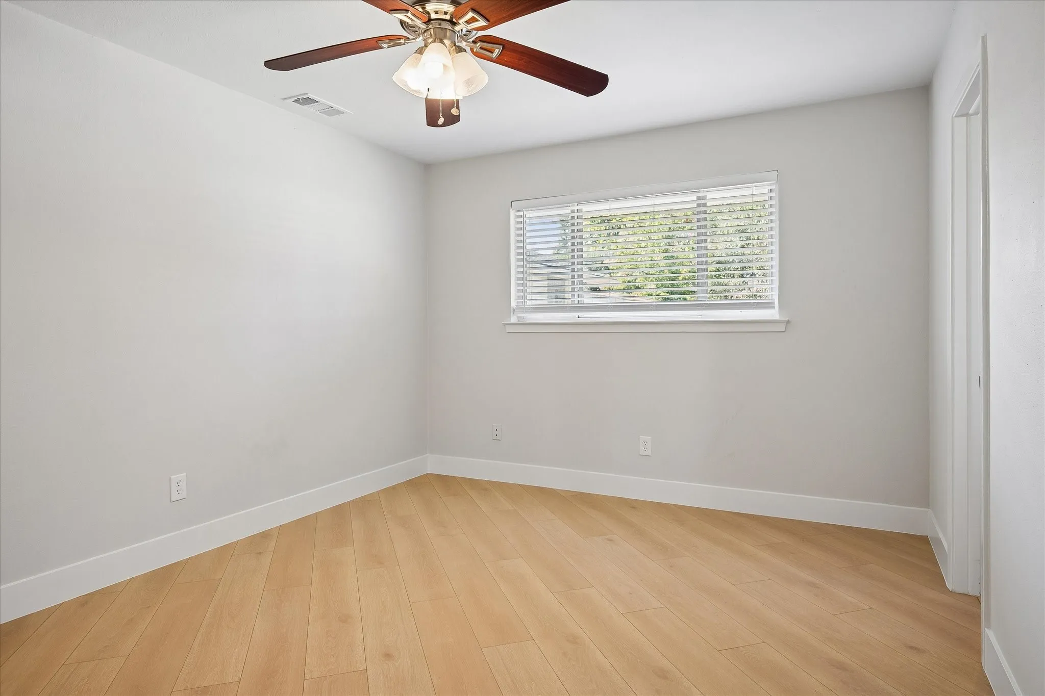 Single Family Residence For Sale in Dallas County , 3237 Timberview Road, Dallas, Texas 75229, 3 Bedroom, 3 Bathroom, 2 Garage spaces, 2,145 Sqft, built in 1962, mls#21350230, Real Estate Agent in Dallas, Homes For Sale in Dallas county, Homes For Sale in Dallas, Realtor in Dallas Texas, Real Estate Brokerage Independent Realty Texas, Luminita Cordes Realtor