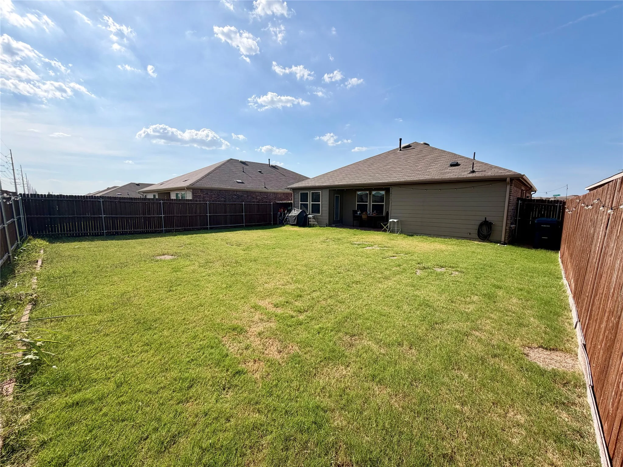Single Family Residence For Rent in Denton County , 1408 Skyline Drive, Denton, Texas 76207, 3 Bedroom, 2 Bathroom, 2 Garage spaces, 1,298 Sqft, built in 2022, mls#21350440, Real Estate Agent in Denton, Homes For Rent in Denton county, Homes For Rent in Denton, Realtor in Denton Texas, Real Estate Brokerage Independent Realty Texas, Luminita Cordes Realtor