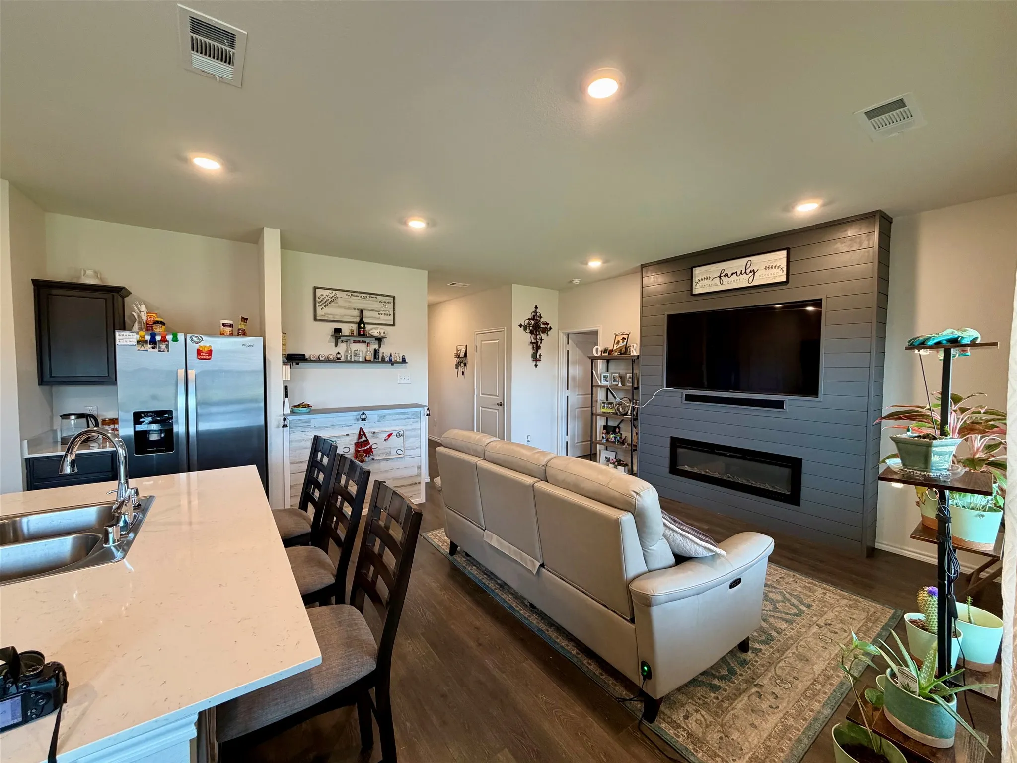 Single Family Residence For Rent in Denton County , 1408 Skyline Drive, Denton, Texas 76207, 3 Bedroom, 2 Bathroom, 2 Garage spaces, 1,298 Sqft, built in 2022, mls#21350440, Real Estate Agent in Denton, Homes For Rent in Denton county, Homes For Rent in Denton, Realtor in Denton Texas, Real Estate Brokerage Independent Realty Texas, Luminita Cordes Realtor