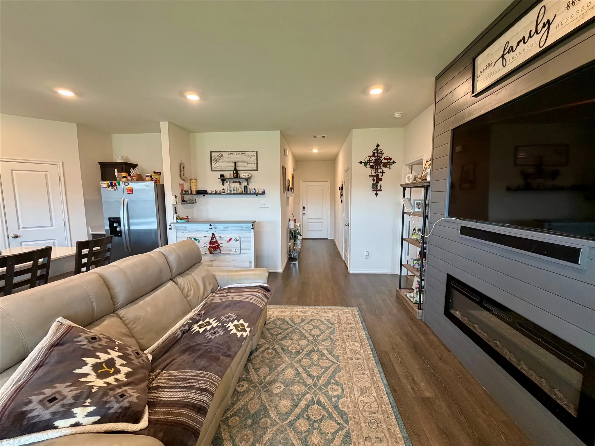 Single Family Residence For Rent in Denton County , 1408 Skyline Drive, Denton, Texas 76207, 3 Bedroom, 2 Bathroom, 2 Garage spaces, 1,298 Sqft, built in 2022, mls#21350440, Real Estate Agent in Denton, Homes For Rent in Denton county, Homes For Rent in Denton, Realtor in Denton Texas, Real Estate Brokerage Independent Realty Texas, Luminita Cordes Realtor