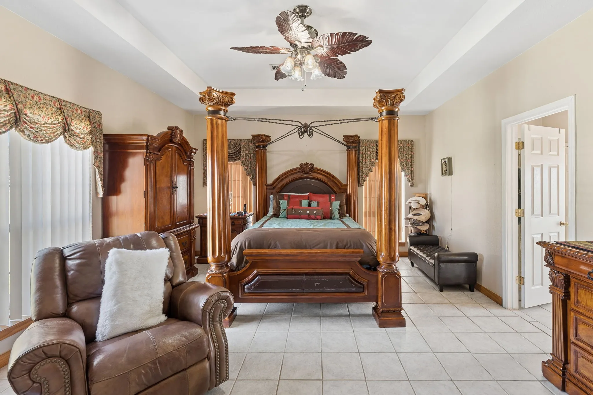 Single Family Residence For Sale in Hood County , 6017 Acton Meadows Court, Granbury, Texas 76049, 3 Bedroom, 2 Bathroom, 2 Garage spaces, 2,014 Sqft, built in 2002, mls#21346745, Real Estate Agent in Granbury, Homes For Sale in Hood county, Homes For Sale in Granbury, Realtor in Granbury Texas, Real Estate Brokerage Independent Realty Texas, Luminita Cordes Realtor