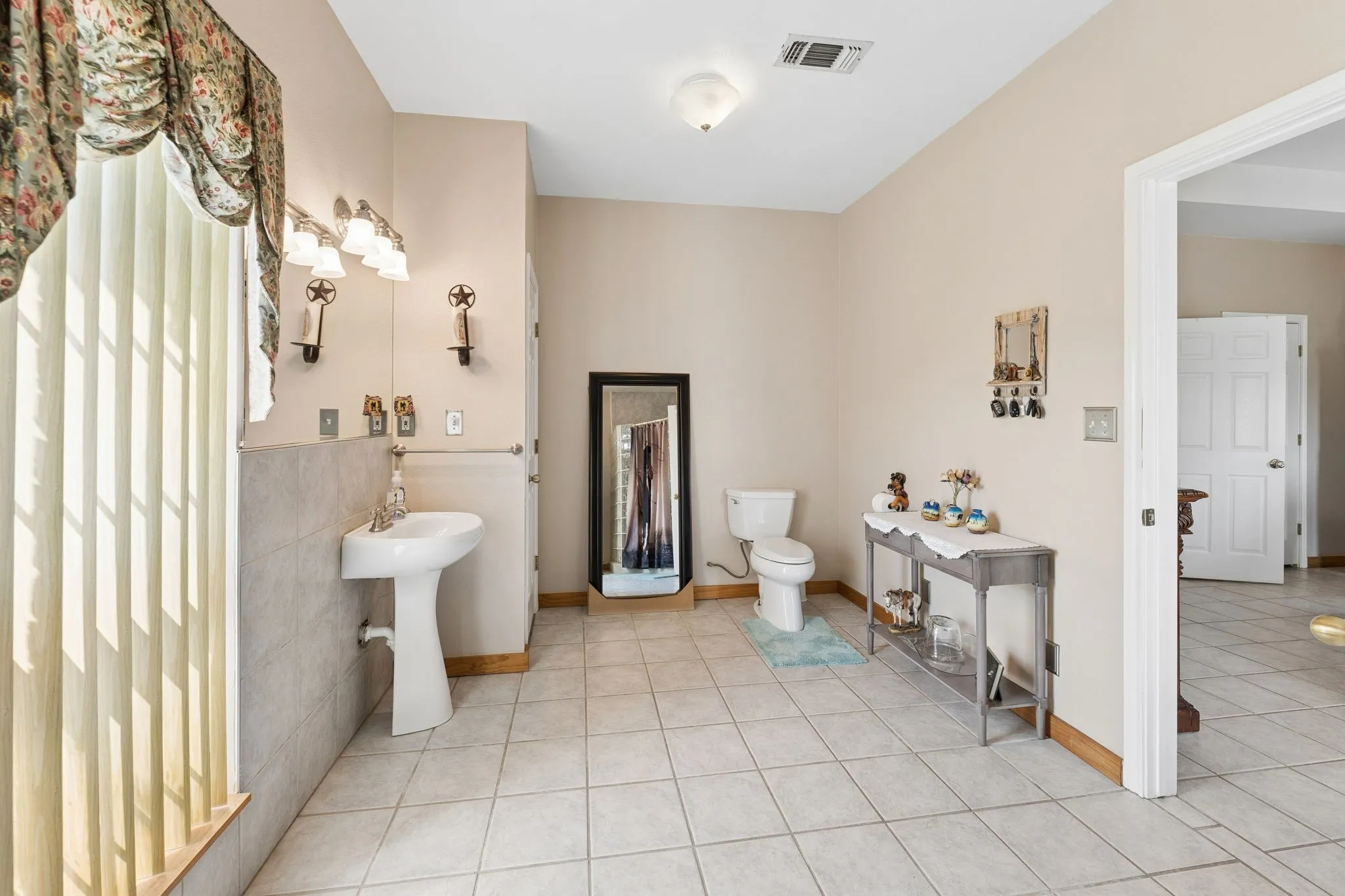 Single Family Residence For Sale in Hood County , 6017 Acton Meadows Court, Granbury, Texas 76049, 3 Bedroom, 2 Bathroom, 2 Garage spaces, 2,014 Sqft, built in 2002, mls#21346745, Real Estate Agent in Granbury, Homes For Sale in Hood county, Homes For Sale in Granbury, Realtor in Granbury Texas, Real Estate Brokerage Independent Realty Texas, Luminita Cordes Realtor