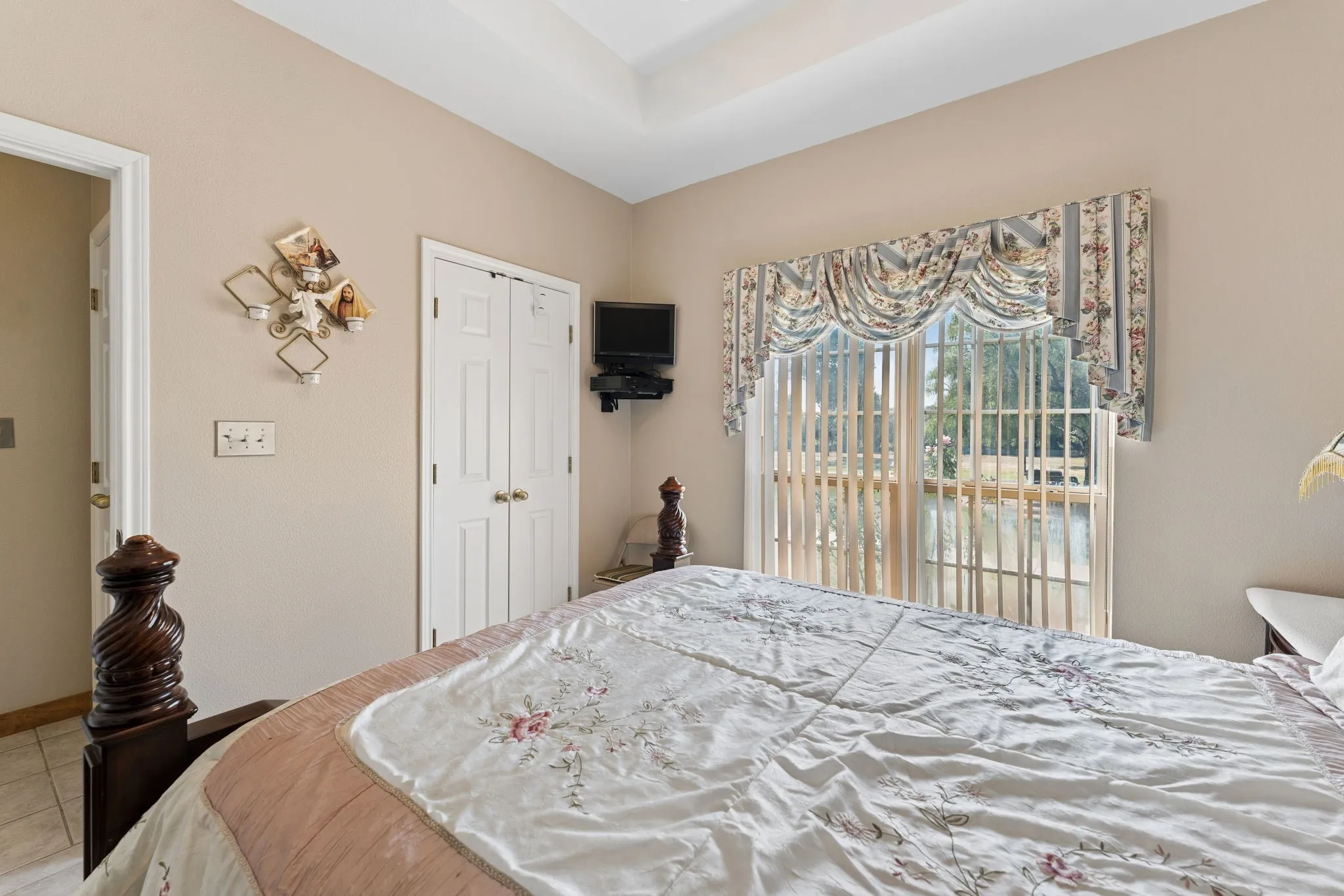 Single Family Residence For Sale in Hood County , 6017 Acton Meadows Court, Granbury, Texas 76049, 3 Bedroom, 2 Bathroom, 2 Garage spaces, 2,014 Sqft, built in 2002, mls#21346745, Real Estate Agent in Granbury, Homes For Sale in Hood county, Homes For Sale in Granbury, Realtor in Granbury Texas, Real Estate Brokerage Independent Realty Texas, Luminita Cordes Realtor