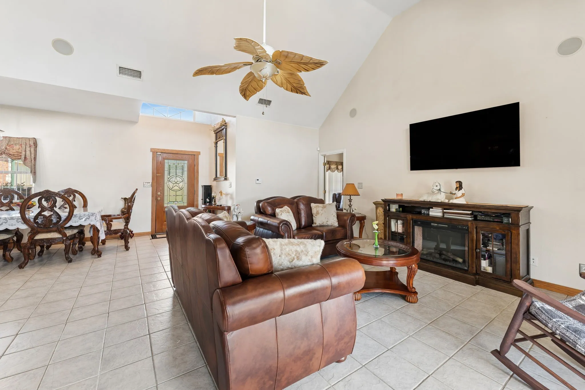Single Family Residence For Sale in Hood County , 6017 Acton Meadows Court, Granbury, Texas 76049, 3 Bedroom, 2 Bathroom, 2 Garage spaces, 2,014 Sqft, built in 2002, mls#21346745, Real Estate Agent in Granbury, Homes For Sale in Hood county, Homes For Sale in Granbury, Realtor in Granbury Texas, Real Estate Brokerage Independent Realty Texas, Luminita Cordes Realtor
