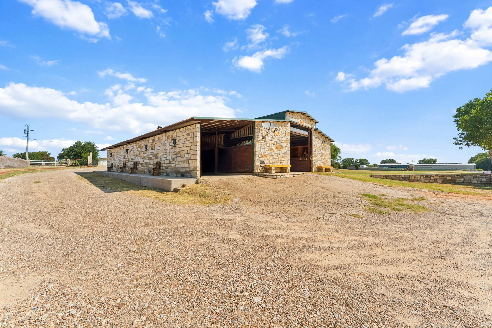Single Family Residence For Sale in Hood County , 6017 Acton Meadows Court, Granbury, Texas 76049, 3 Bedroom, 2 Bathroom, 2 Garage spaces, 2,014 Sqft, built in 2002, mls#21346745, Real Estate Agent in Granbury, Homes For Sale in Hood county, Homes For Sale in Granbury, Realtor in Granbury Texas, Real Estate Brokerage Independent Realty Texas, Luminita Cordes Realtor