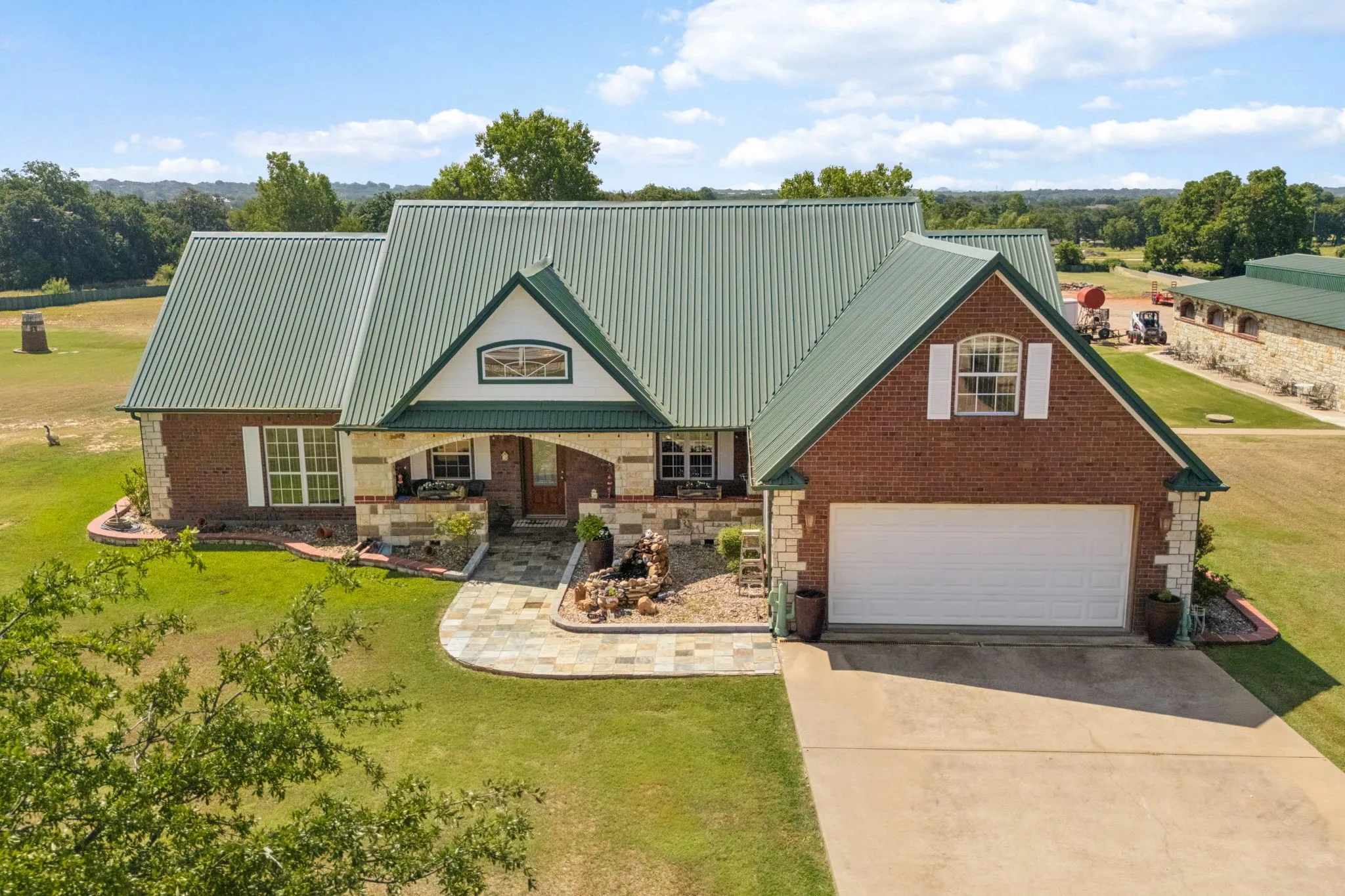 Single Family Residence For Sale in Hood County , 6017 Acton Meadows Court, Granbury, Texas 76049, 3 Bedroom, 2 Bathroom, 2 Garage spaces, 2,014 Sqft, built in 2002, mls#21346745, Real Estate Agent in Granbury, Homes For Sale in Hood county, Homes For Sale in Granbury, Realtor in Granbury Texas, Real Estate Brokerage Independent Realty Texas, Luminita Cordes Realtor