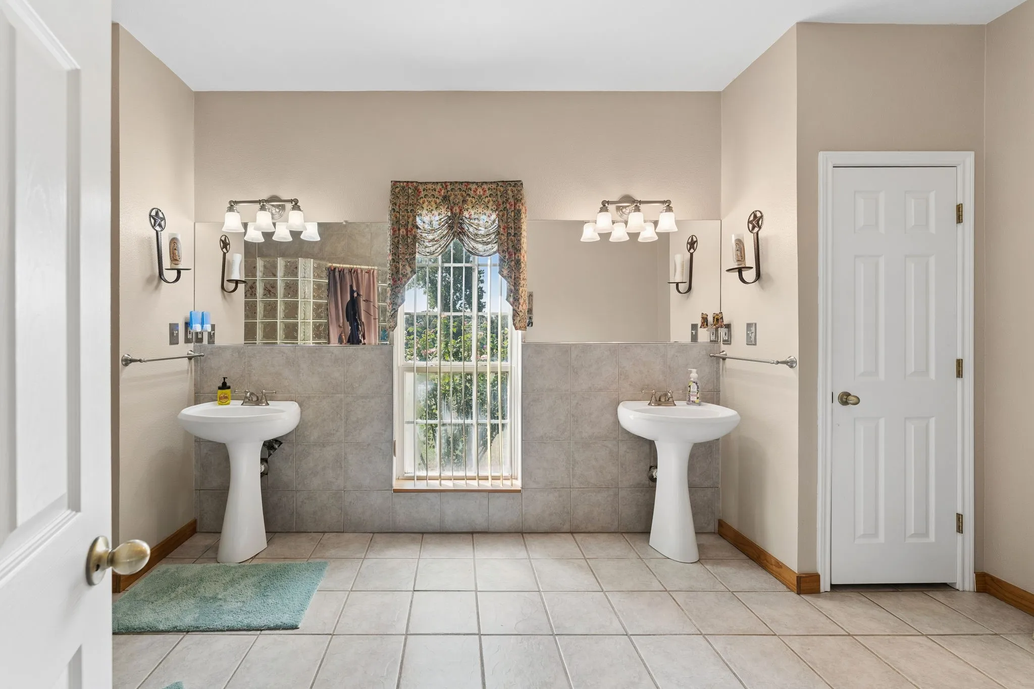 Single Family Residence For Sale in Hood County , 6017 Acton Meadows Court, Granbury, Texas 76049, 3 Bedroom, 2 Bathroom, 2 Garage spaces, 2,014 Sqft, built in 2002, mls#21346745, Real Estate Agent in Granbury, Homes For Sale in Hood county, Homes For Sale in Granbury, Realtor in Granbury Texas, Real Estate Brokerage Independent Realty Texas, Luminita Cordes Realtor