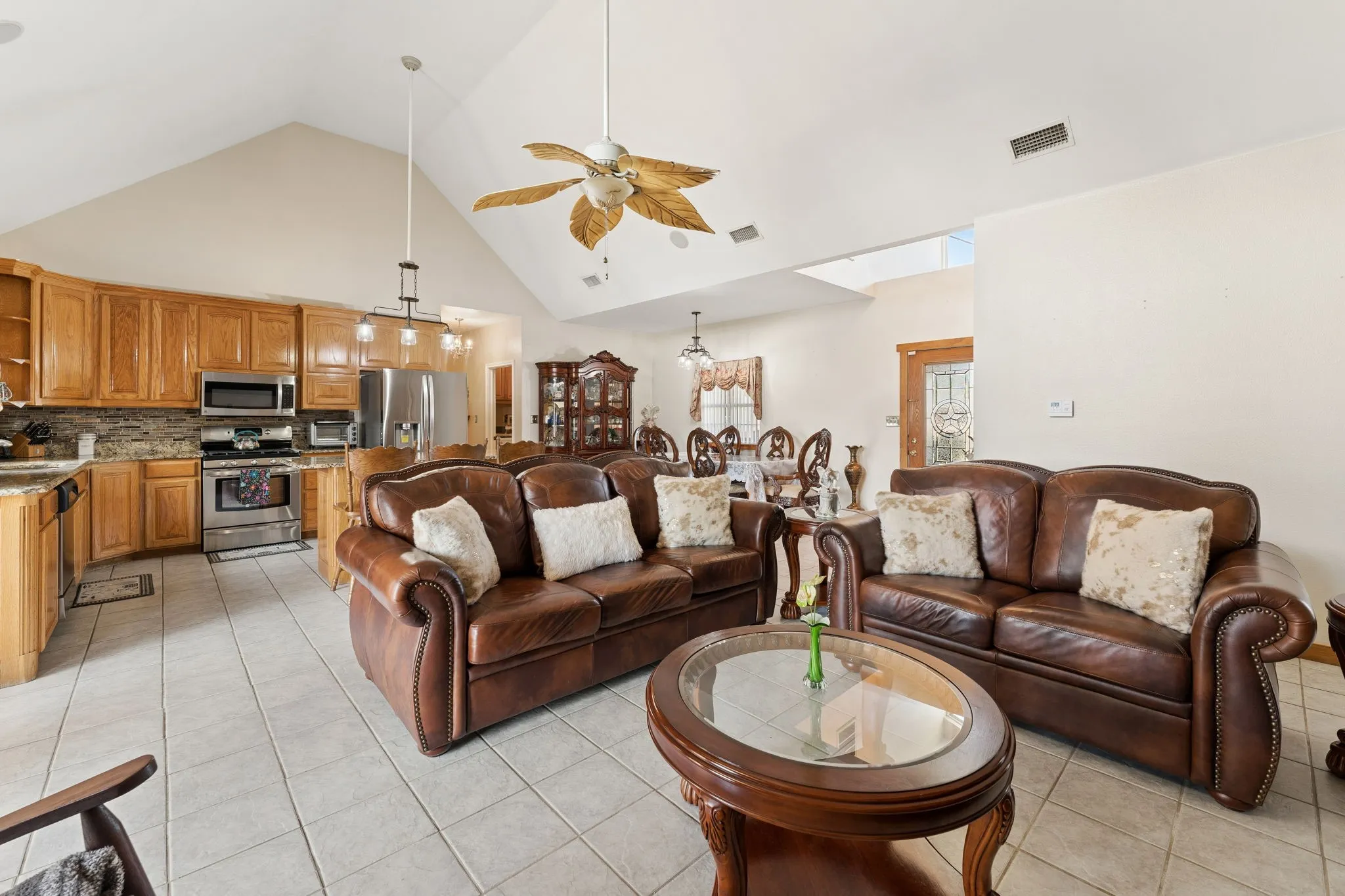 Single Family Residence For Sale in Hood County , 6017 Acton Meadows Court, Granbury, Texas 76049, 3 Bedroom, 2 Bathroom, 2 Garage spaces, 2,014 Sqft, built in 2002, mls#21346745, Real Estate Agent in Granbury, Homes For Sale in Hood county, Homes For Sale in Granbury, Realtor in Granbury Texas, Real Estate Brokerage Independent Realty Texas, Luminita Cordes Realtor
