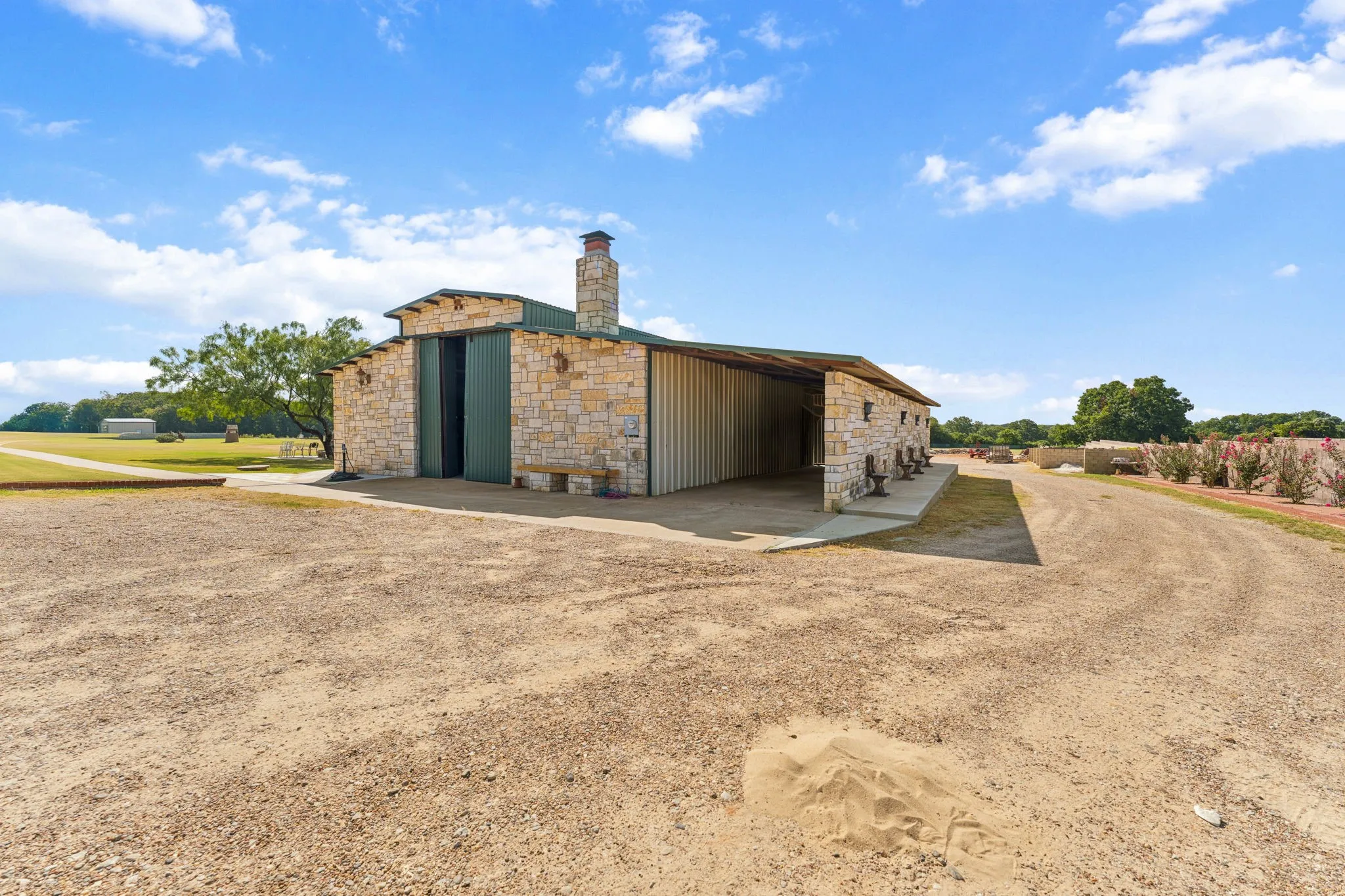 Single Family Residence For Sale in Hood County , 6017 Acton Meadows Court, Granbury, Texas 76049, 3 Bedroom, 2 Bathroom, 2 Garage spaces, 2,014 Sqft, built in 2002, mls#21346745, Real Estate Agent in Granbury, Homes For Sale in Hood county, Homes For Sale in Granbury, Realtor in Granbury Texas, Real Estate Brokerage Independent Realty Texas, Luminita Cordes Realtor