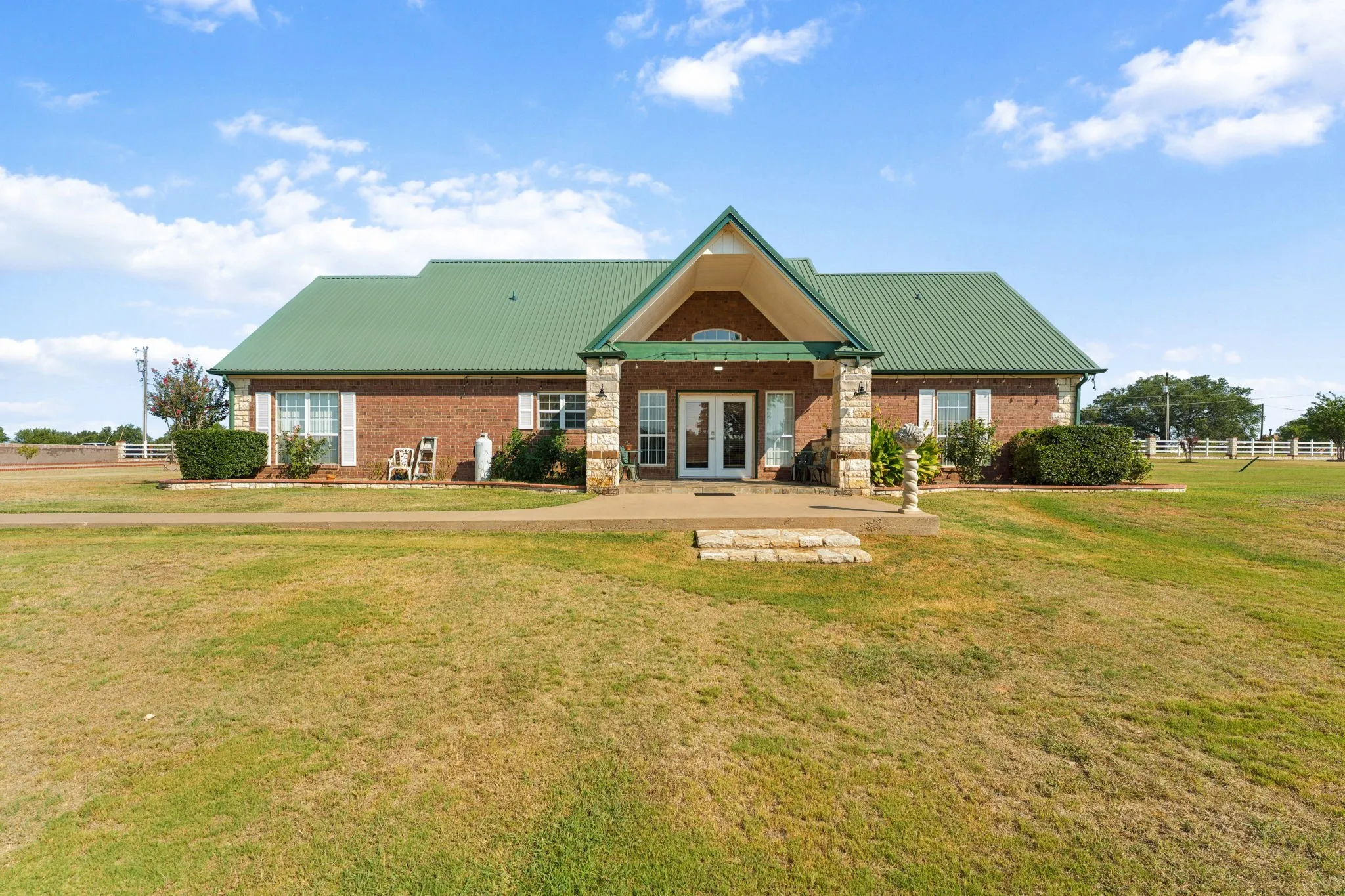 Single Family Residence For Sale in Hood County , 6017 Acton Meadows Court, Granbury, Texas 76049, 3 Bedroom, 2 Bathroom, 2 Garage spaces, 2,014 Sqft, built in 2002, mls#21346745, Real Estate Agent in Granbury, Homes For Sale in Hood county, Homes For Sale in Granbury, Realtor in Granbury Texas, Real Estate Brokerage Independent Realty Texas, Luminita Cordes Realtor