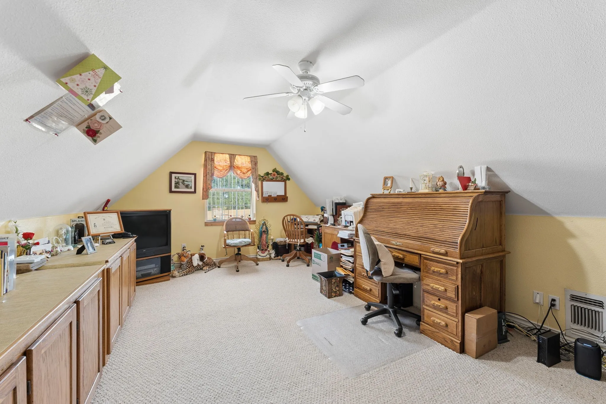 Single Family Residence For Sale in Hood County , 6017 Acton Meadows Court, Granbury, Texas 76049, 3 Bedroom, 2 Bathroom, 2 Garage spaces, 2,014 Sqft, built in 2002, mls#21346745, Real Estate Agent in Granbury, Homes For Sale in Hood county, Homes For Sale in Granbury, Realtor in Granbury Texas, Real Estate Brokerage Independent Realty Texas, Luminita Cordes Realtor