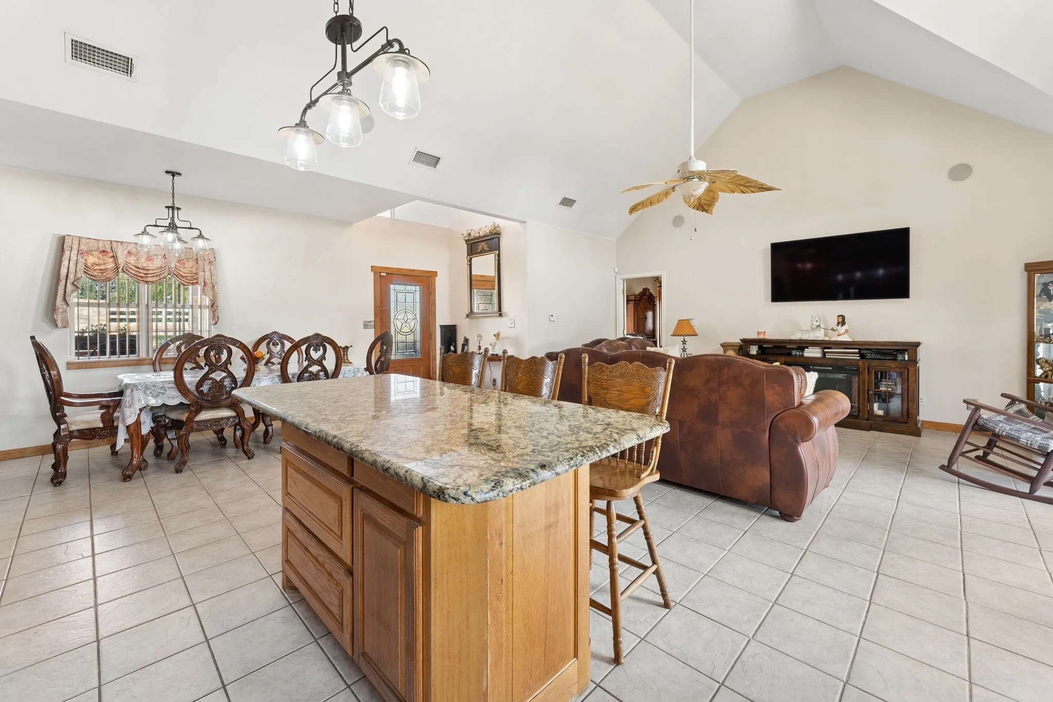 Single Family Residence For Sale in Hood County , 6017 Acton Meadows Court, Granbury, Texas 76049, 3 Bedroom, 2 Bathroom, 2 Garage spaces, 2,014 Sqft, built in 2002, mls#21346745, Real Estate Agent in Granbury, Homes For Sale in Hood county, Homes For Sale in Granbury, Realtor in Granbury Texas, Real Estate Brokerage Independent Realty Texas, Luminita Cordes Realtor
