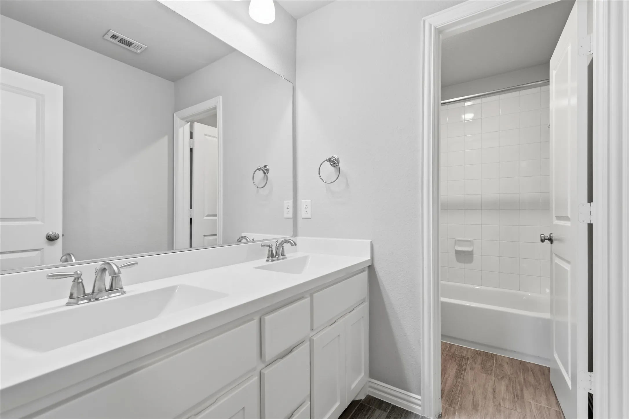 Single Family Residence For Sale in Denton County , 1432 14th Street, Argyle, Texas 76226, 4 Bedroom, 3 Bathroom, 2 Garage spaces, 3,627 Sqft, built in 2018, mls#21349589, Real Estate Agent in Argyle, Homes For Sale in Denton county, Homes For Sale in Argyle, Realtor in Argyle Texas, Real Estate Brokerage Independent Realty Texas, Luminita Cordes Realtor