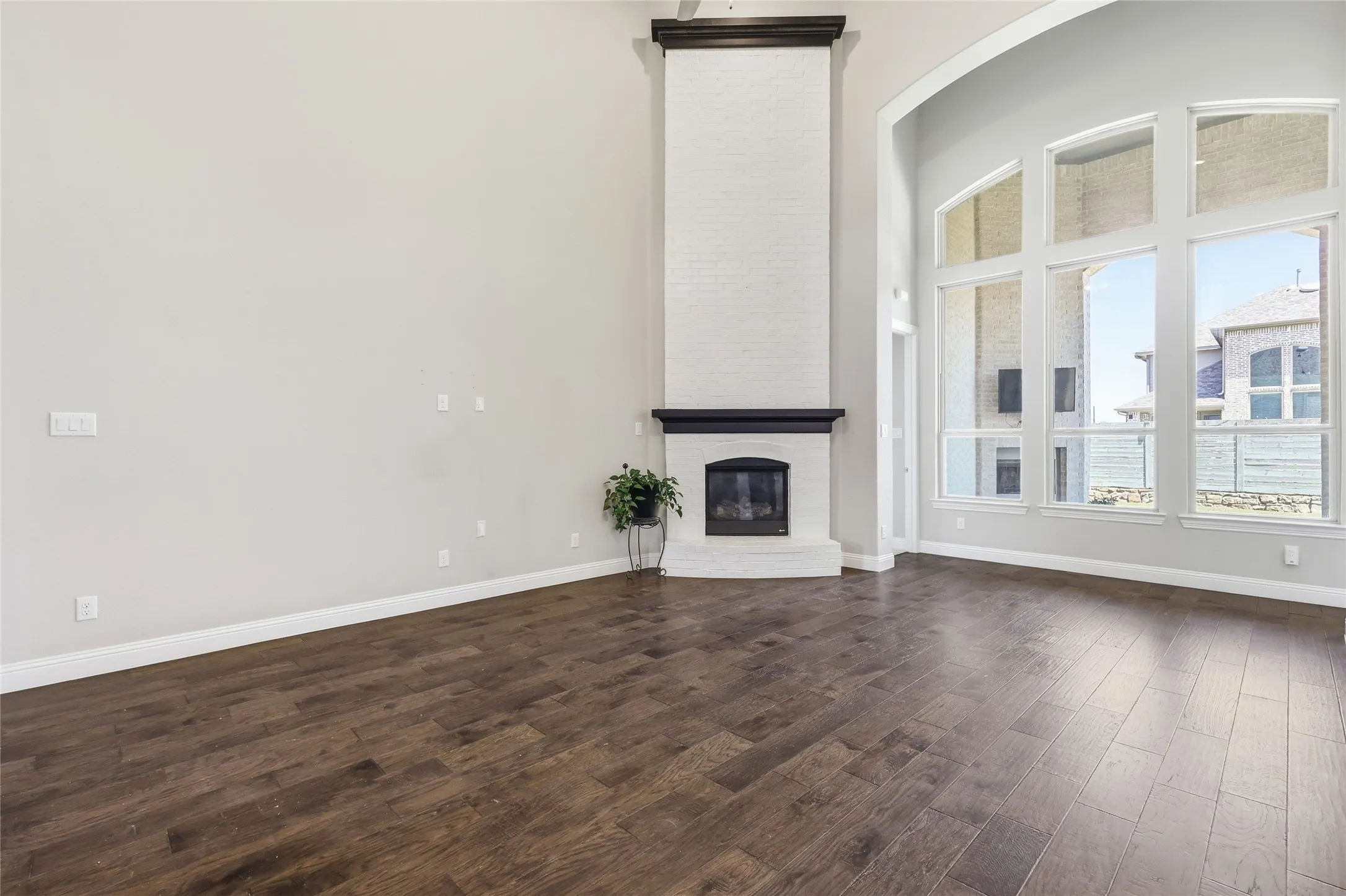 Single Family Residence For Sale in Denton County , 1432 14th Street, Argyle, Texas 76226, 4 Bedroom, 3 Bathroom, 2 Garage spaces, 3,627 Sqft, built in 2018, mls#21349589, Real Estate Agent in Argyle, Homes For Sale in Denton county, Homes For Sale in Argyle, Realtor in Argyle Texas, Real Estate Brokerage Independent Realty Texas, Luminita Cordes Realtor