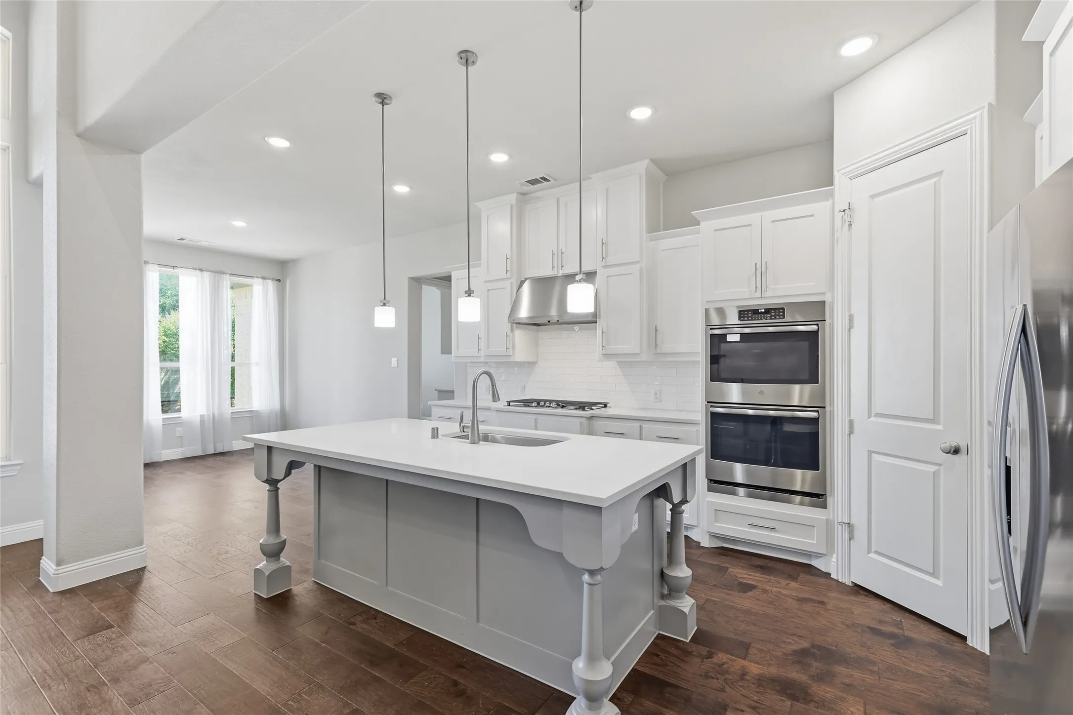 Single Family Residence For Sale in Denton County , 1432 14th Street, Argyle, Texas 76226, 4 Bedroom, 3 Bathroom, 2 Garage spaces, 3,627 Sqft, built in 2018, mls#21349589, Real Estate Agent in Argyle, Homes For Sale in Denton county, Homes For Sale in Argyle, Realtor in Argyle Texas, Real Estate Brokerage Independent Realty Texas, Luminita Cordes Realtor