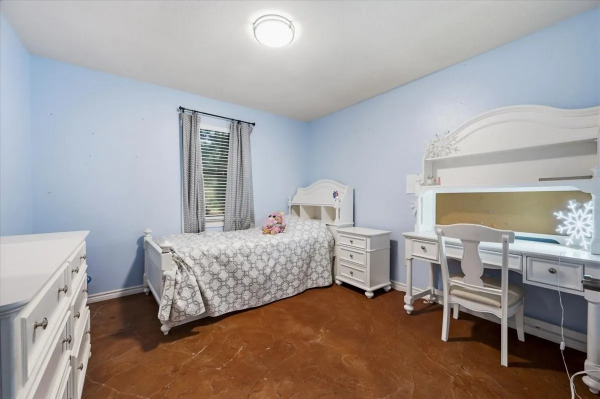 Single Family Residence For Sale in Johnson County , 209 Live Oak Lane, Burleson, Texas 76028, 3 Bedroom, 2 Bathroom, 1 Garage spaces, 2,314 Sqft, built in 1983, mls#21337938, Real Estate Agent in Burleson, Homes For Sale in Johnson county, Homes For Sale in Burleson, Realtor in Burleson Texas, Real Estate Brokerage Independent Realty Texas, Luminita Cordes Realtor