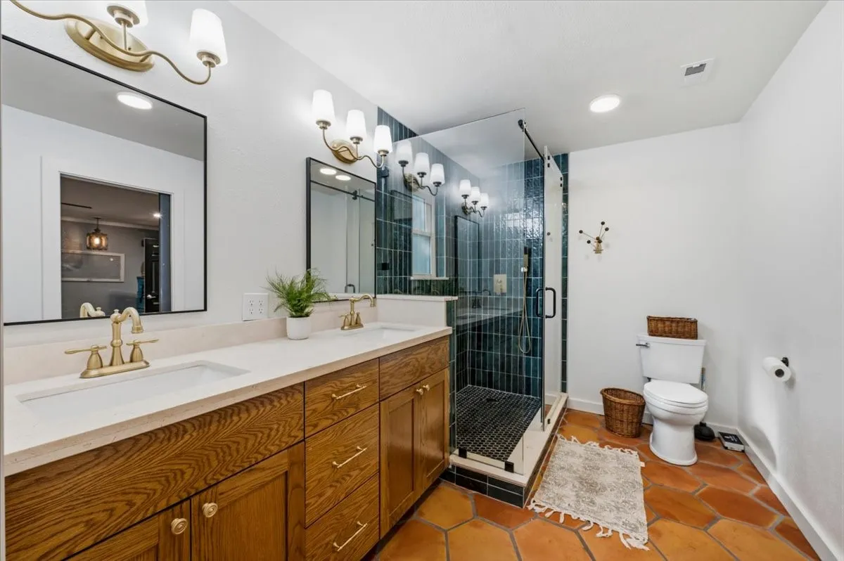 Single Family Residence For Sale in Johnson County , 209 Live Oak Lane, Burleson, Texas 76028, 3 Bedroom, 2 Bathroom, 1 Garage spaces, 2,314 Sqft, built in 1983, mls#21337938, Real Estate Agent in Burleson, Homes For Sale in Johnson county, Homes For Sale in Burleson, Realtor in Burleson Texas, Real Estate Brokerage Independent Realty Texas, Luminita Cordes Realtor