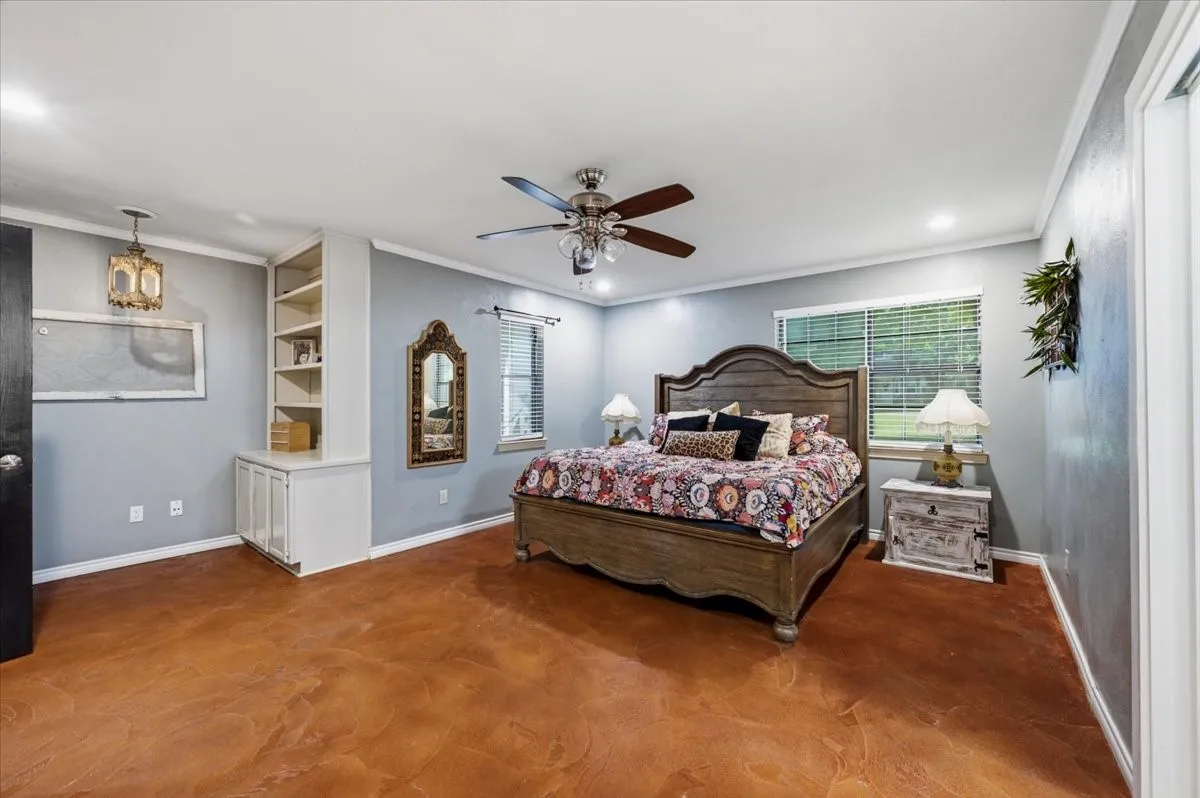 Single Family Residence For Sale in Johnson County , 209 Live Oak Lane, Burleson, Texas 76028, 3 Bedroom, 2 Bathroom, 1 Garage spaces, 2,314 Sqft, built in 1983, mls#21337938, Real Estate Agent in Burleson, Homes For Sale in Johnson county, Homes For Sale in Burleson, Realtor in Burleson Texas, Real Estate Brokerage Independent Realty Texas, Luminita Cordes Realtor