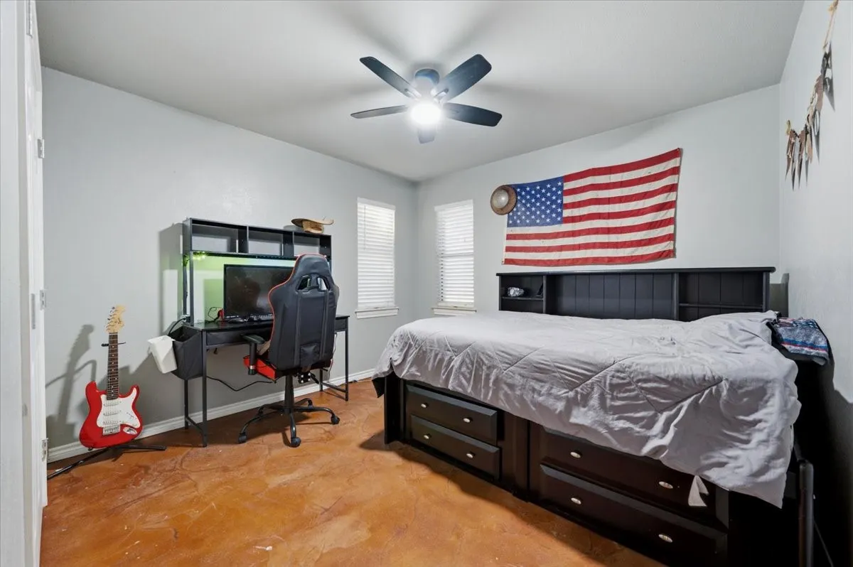 Single Family Residence For Sale in Johnson County , 209 Live Oak Lane, Burleson, Texas 76028, 3 Bedroom, 2 Bathroom, 1 Garage spaces, 2,314 Sqft, built in 1983, mls#21337938, Real Estate Agent in Burleson, Homes For Sale in Johnson county, Homes For Sale in Burleson, Realtor in Burleson Texas, Real Estate Brokerage Independent Realty Texas, Luminita Cordes Realtor