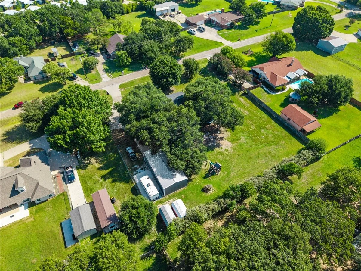 Single Family Residence For Sale in Johnson County , 209 Live Oak Lane, Burleson, Texas 76028, 3 Bedroom, 2 Bathroom, 1 Garage spaces, 2,314 Sqft, built in 1983, mls#21337938, Real Estate Agent in Burleson, Homes For Sale in Johnson county, Homes For Sale in Burleson, Realtor in Burleson Texas, Real Estate Brokerage Independent Realty Texas, Luminita Cordes Realtor