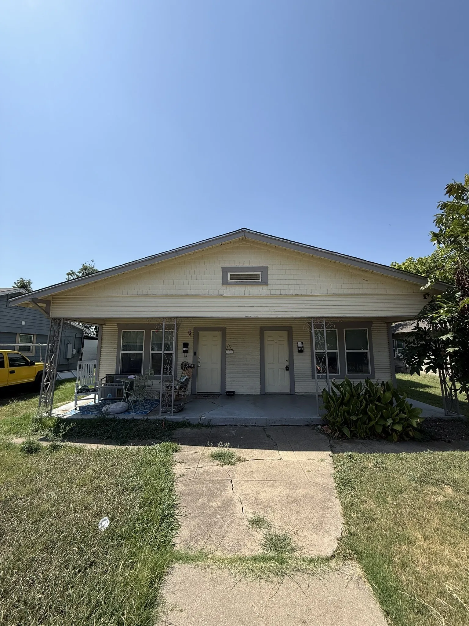 Duplex For Rent in Tarrant County , 1104 E Richmond 1102, Fort Worth, Texas 76104, 2 Bedroom, 1 Bathroom, Garage spaces, 956 Sqft, built in 1930, mls#21350719, Real Estate Agent in Fort Worth, Homes For Rent in Tarrant county, Homes For Rent in Fort Worth, Realtor in Fort Worth Texas, Real Estate Brokerage Independent Realty Texas, Luminita Cordes Realtor